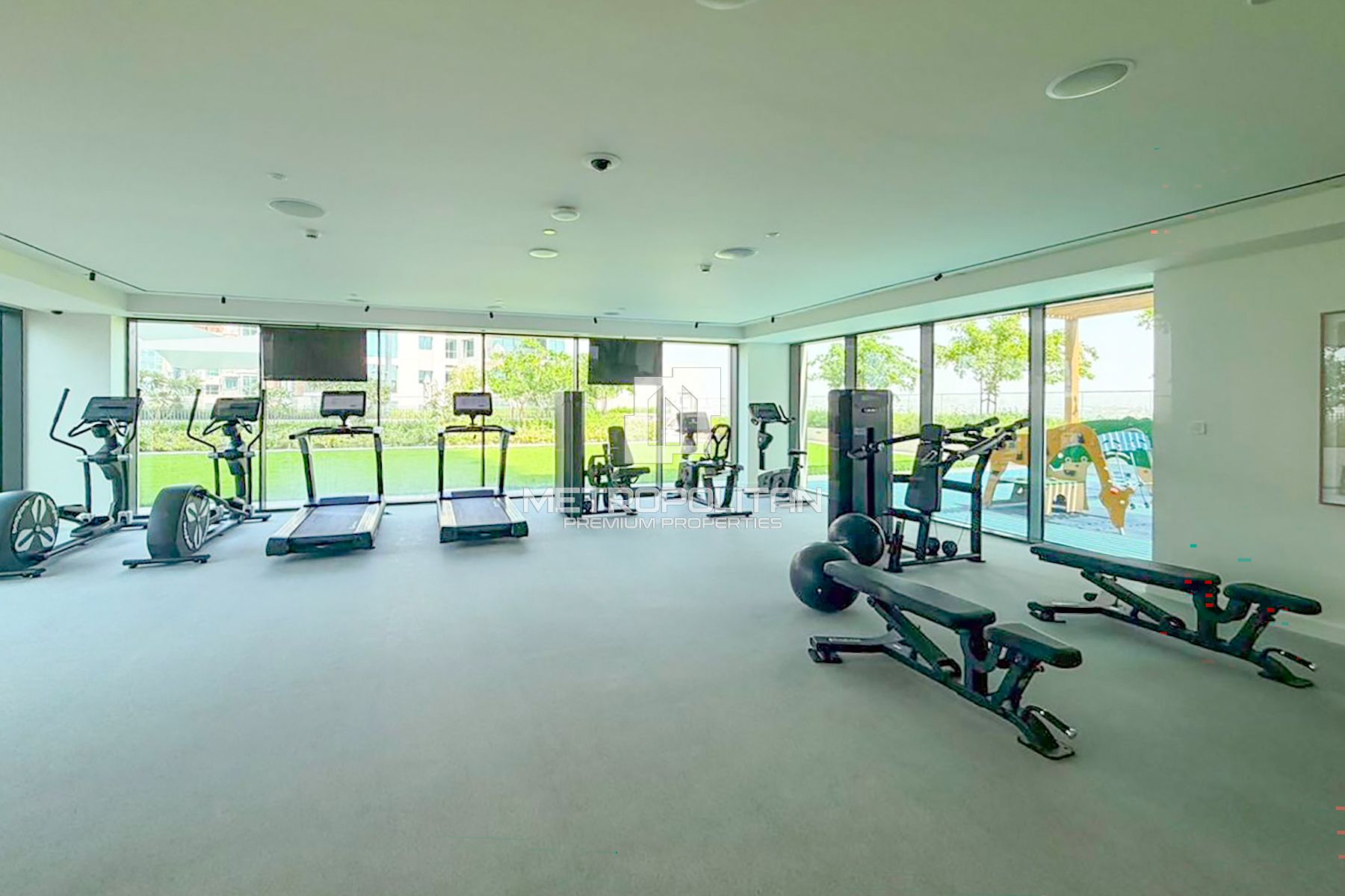 Brand New| Middle Floor| Direct Golf Course View