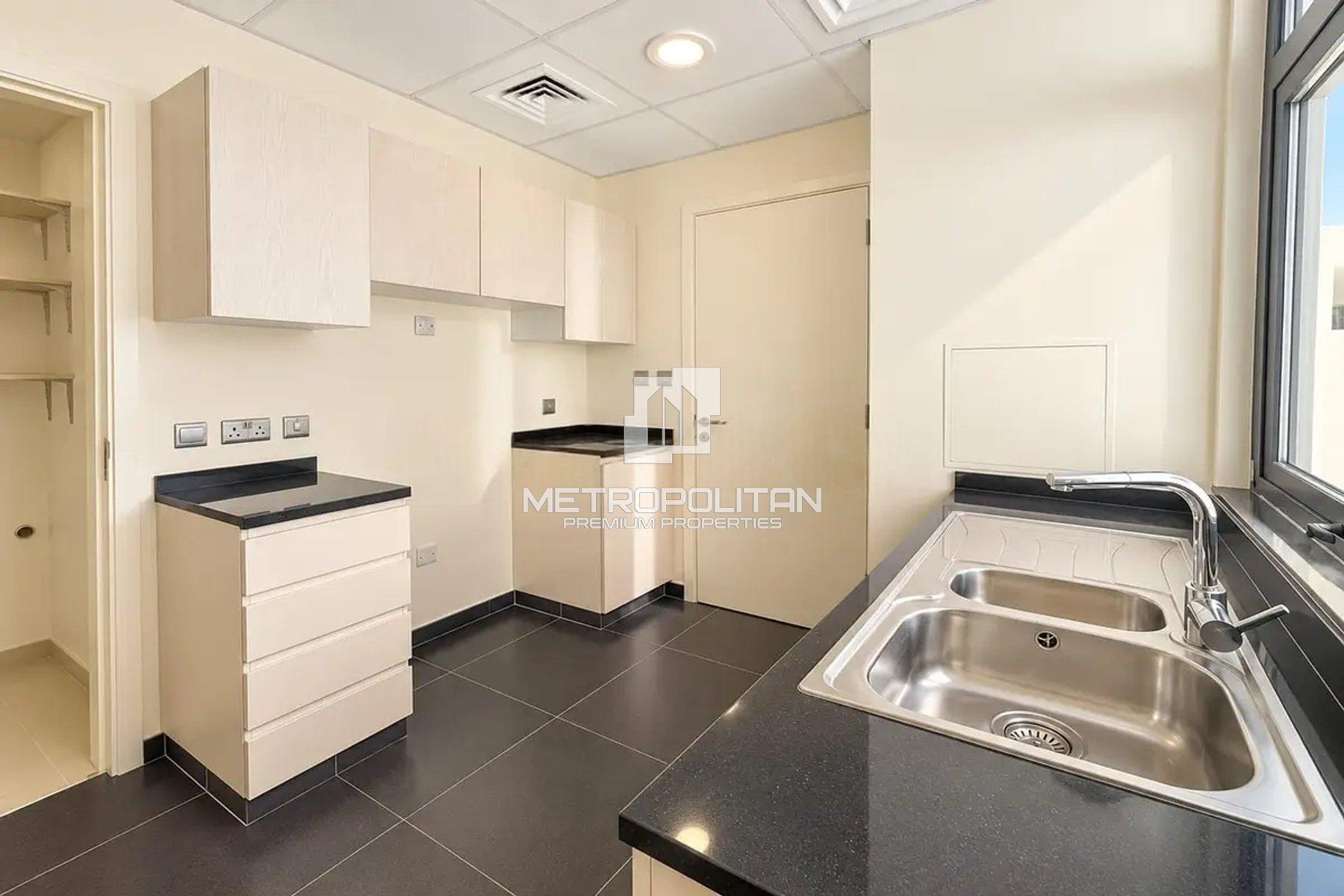 5 Bed Room + Maid | Closed Kitchen |  Single Row
