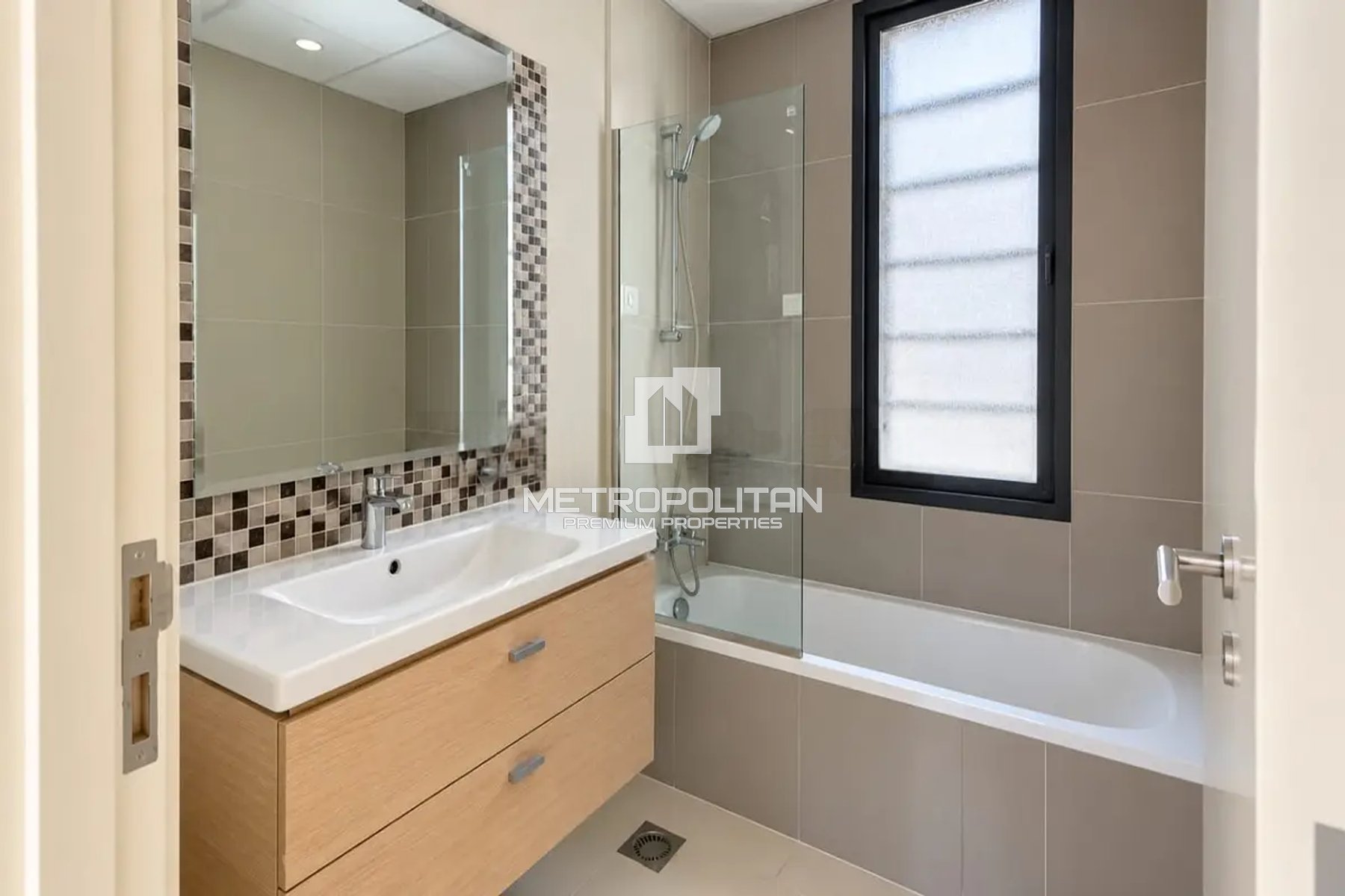 5 Bed Room + Maid | Closed Kitchen |  Single Row