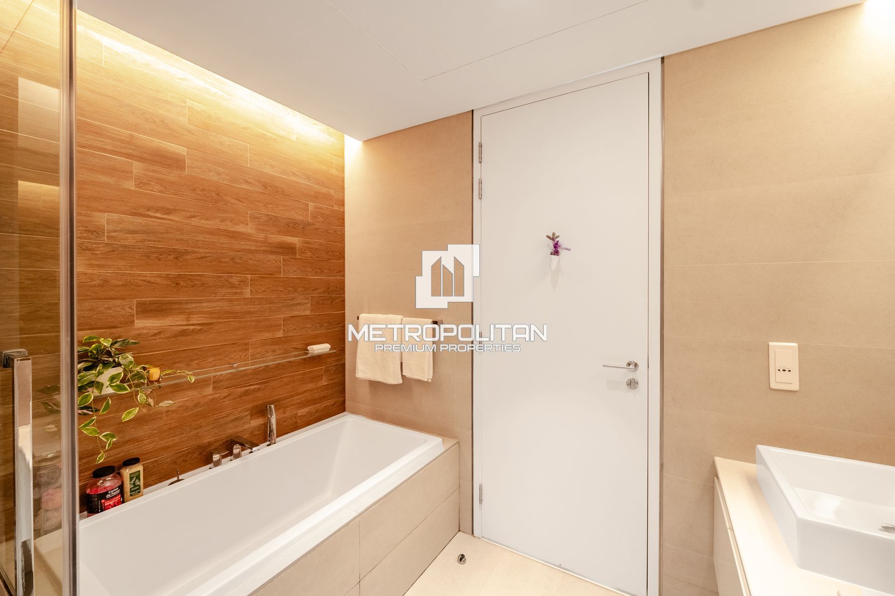 Mid Floor | Resort Style | Well Maintained