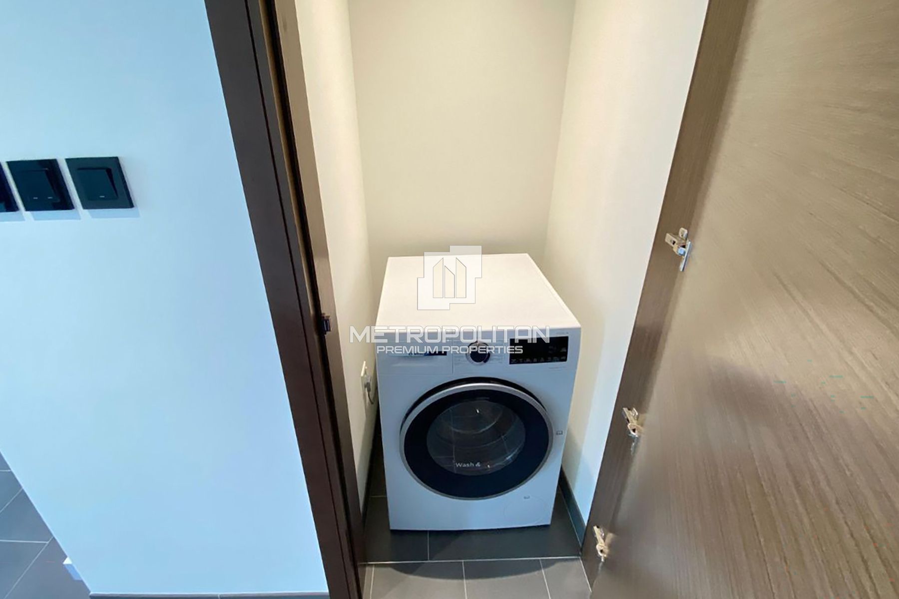 Modern 1BR | Generous Layout | High Floor
