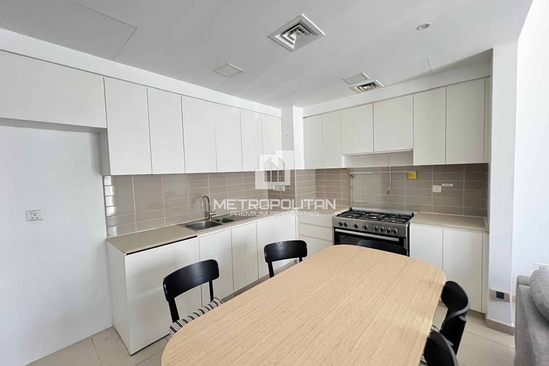 Снять квартиру в Zahra Apartments 2B, Town Square - MPR-11485