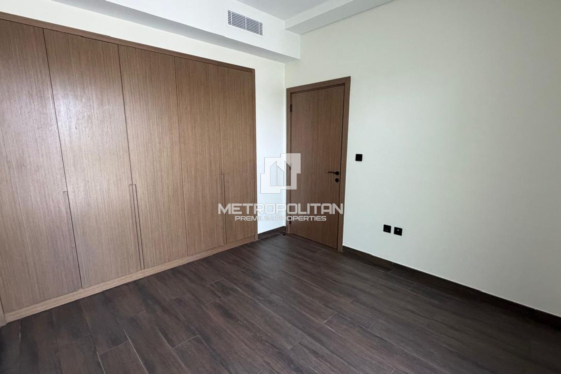 Single Row | Park View | Close to lagoon