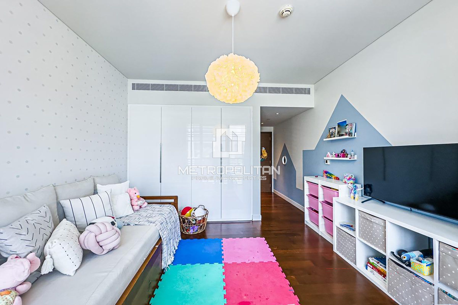 Maid's Room  |  Burj View  |  Large Layout