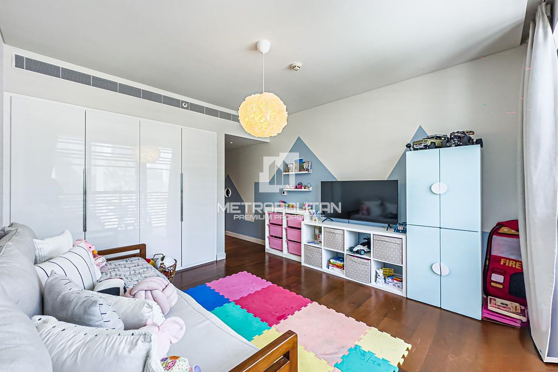 Maid's Room  |  Burj View  |  Large Layout