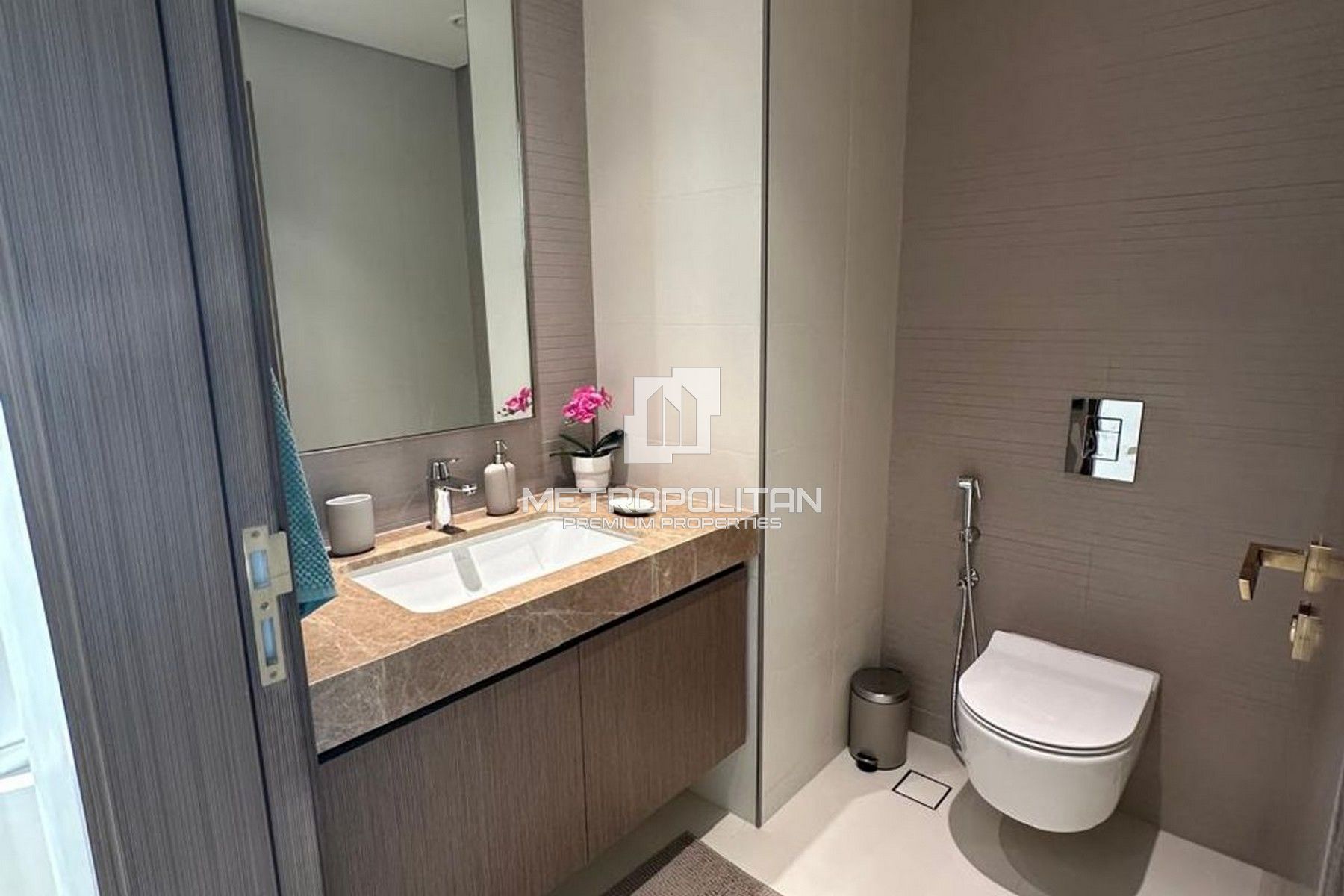 Luxury Apartment | Furnished | Water View | Vacant