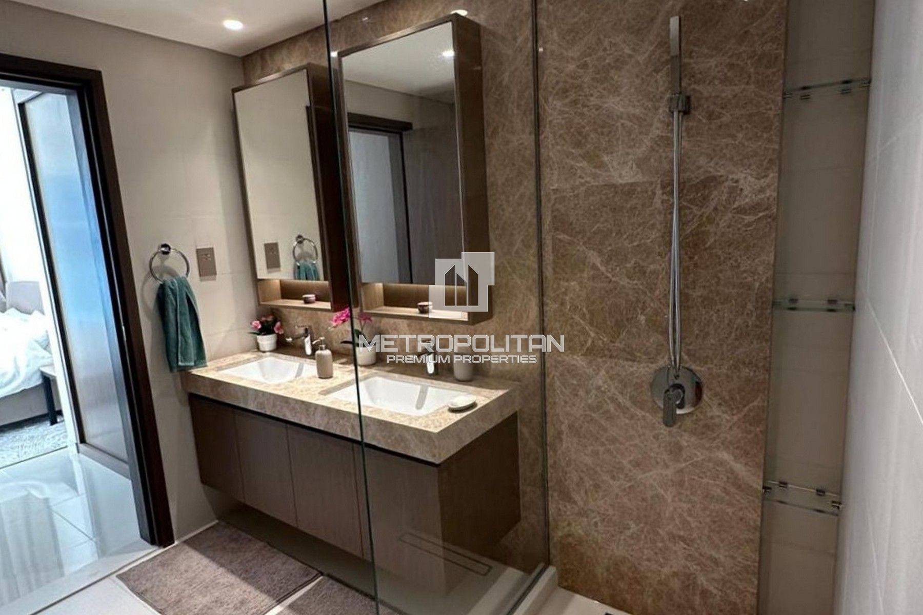 Luxury Apartment | Furnished | Water View | Vacant