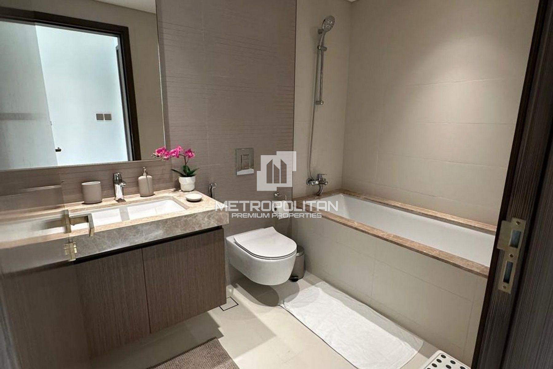 Luxury Apartment | Furnished | Water View | Vacant