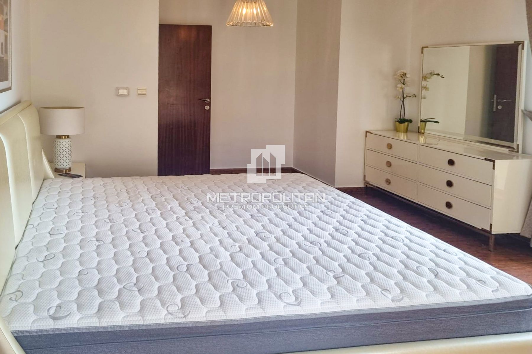 Walk to Beach | 2 Cheques | Furnished 1 Bed