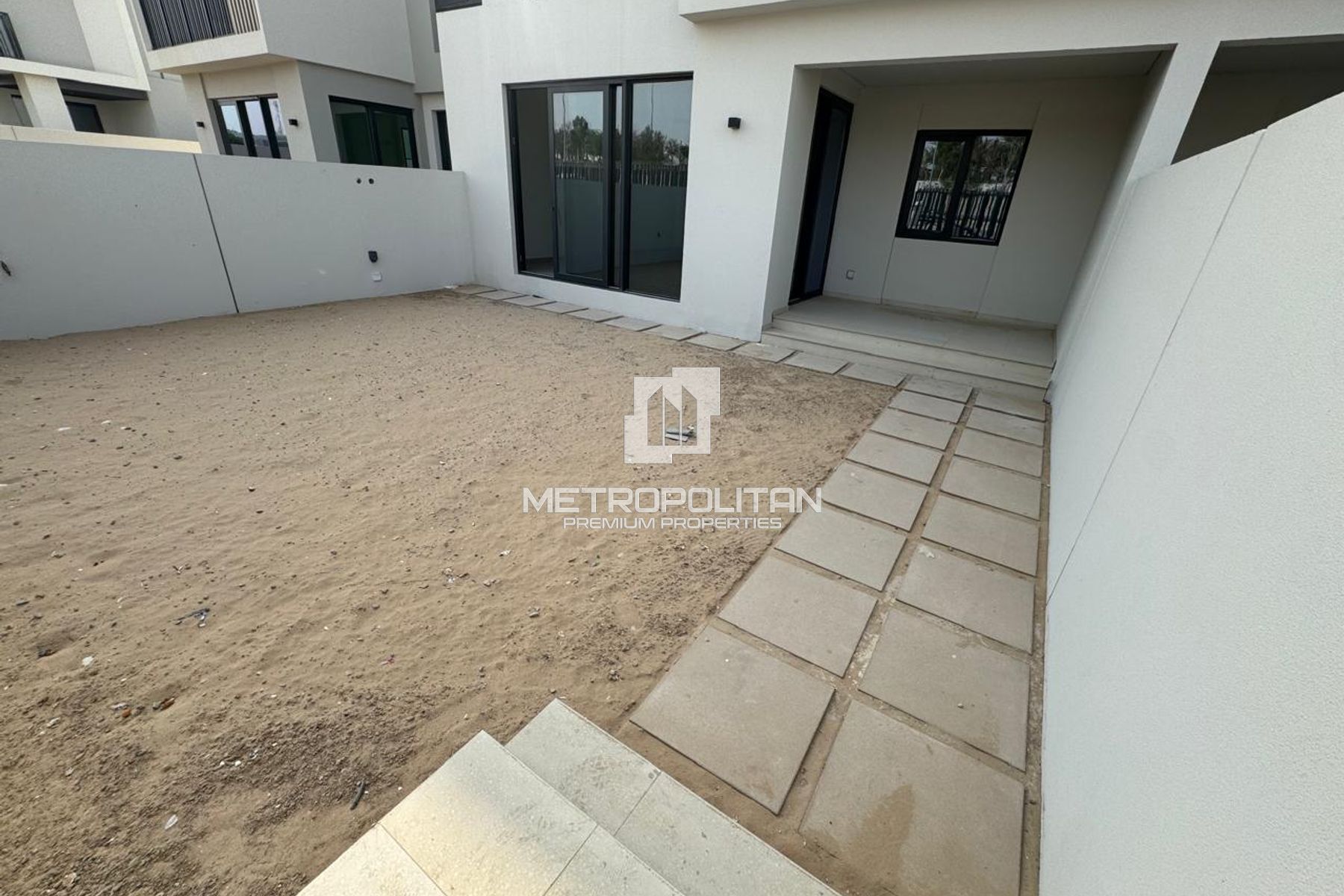 Prime Deal | 4BR Single Row | Huge Plot