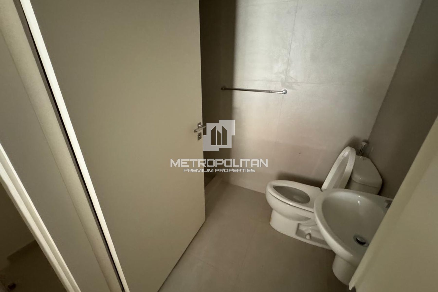 Prime Deal | 4BR Single Row | Huge Plot