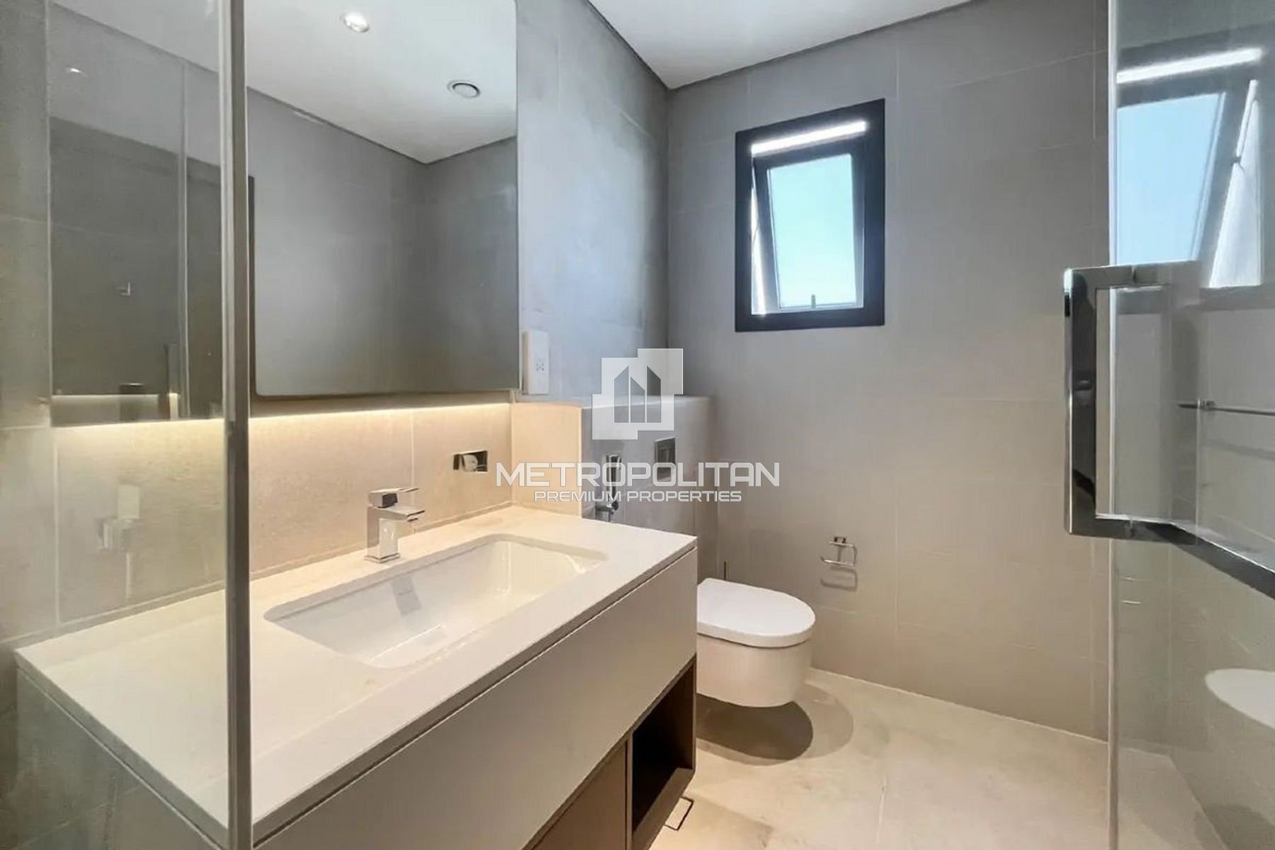 Brand New | 6-Bedroom Villa on the Lagoons