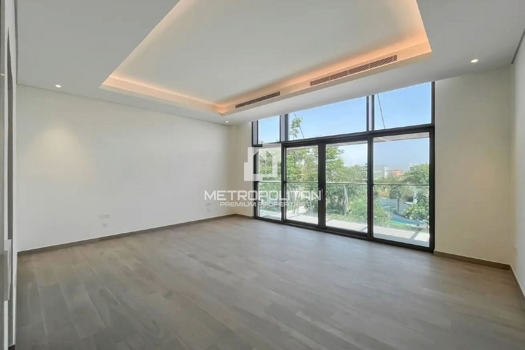 Brand New | 6-Bedroom Villa on the Lagoons