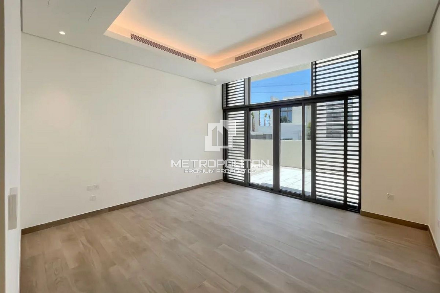 Brand New | 6-Bedroom Villa on the Lagoons