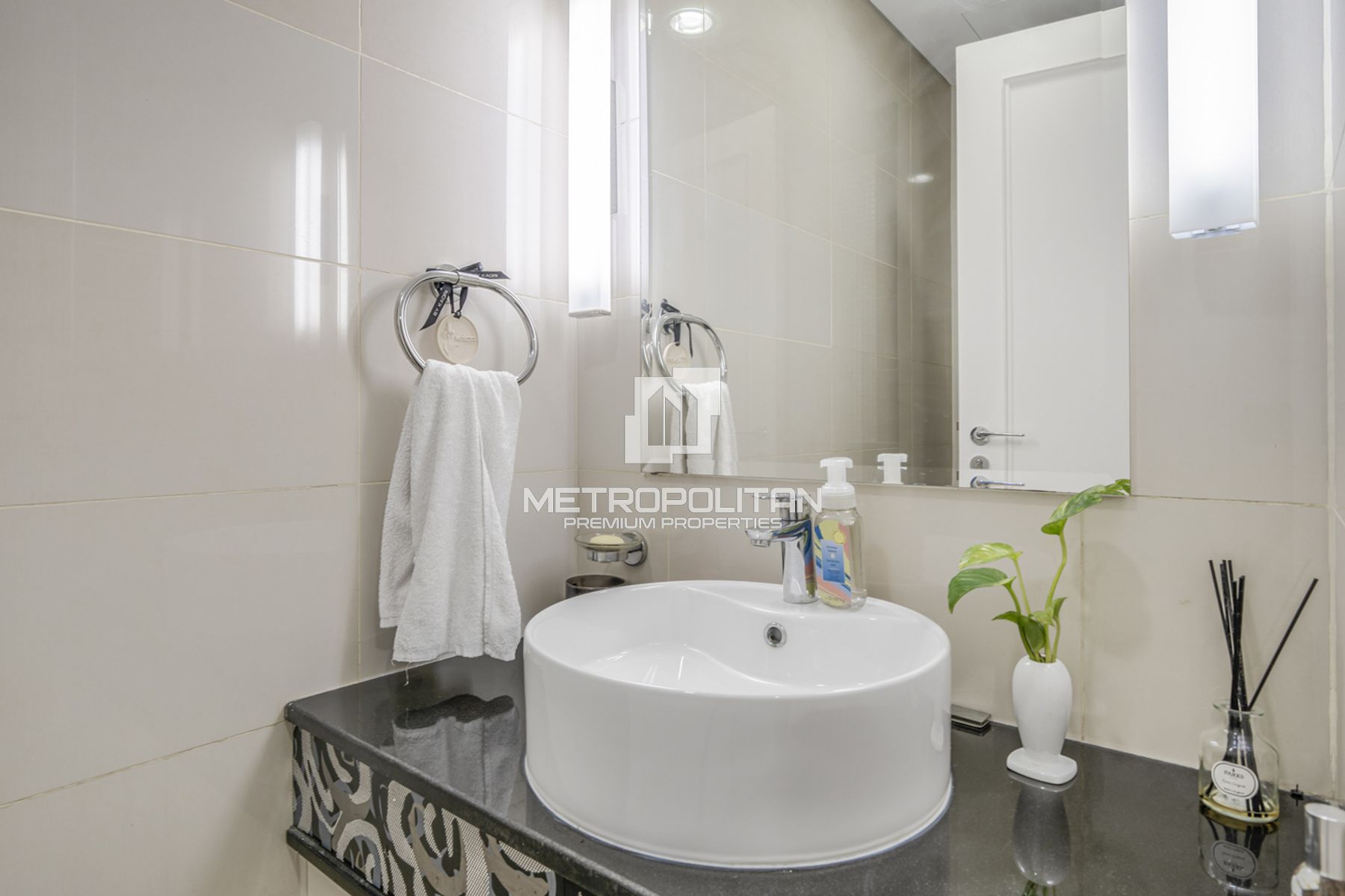 1BR Apartment for Rent in Downtown Dubai – MPR-7142