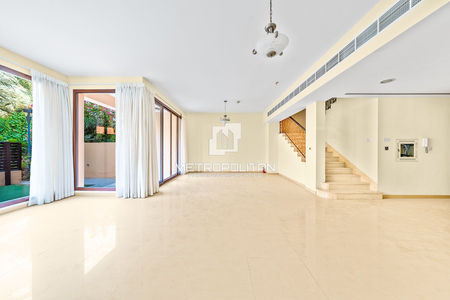 Maison de ville 4 chambres à louer à Jumeirah Islands – MPR-7471 photo-1