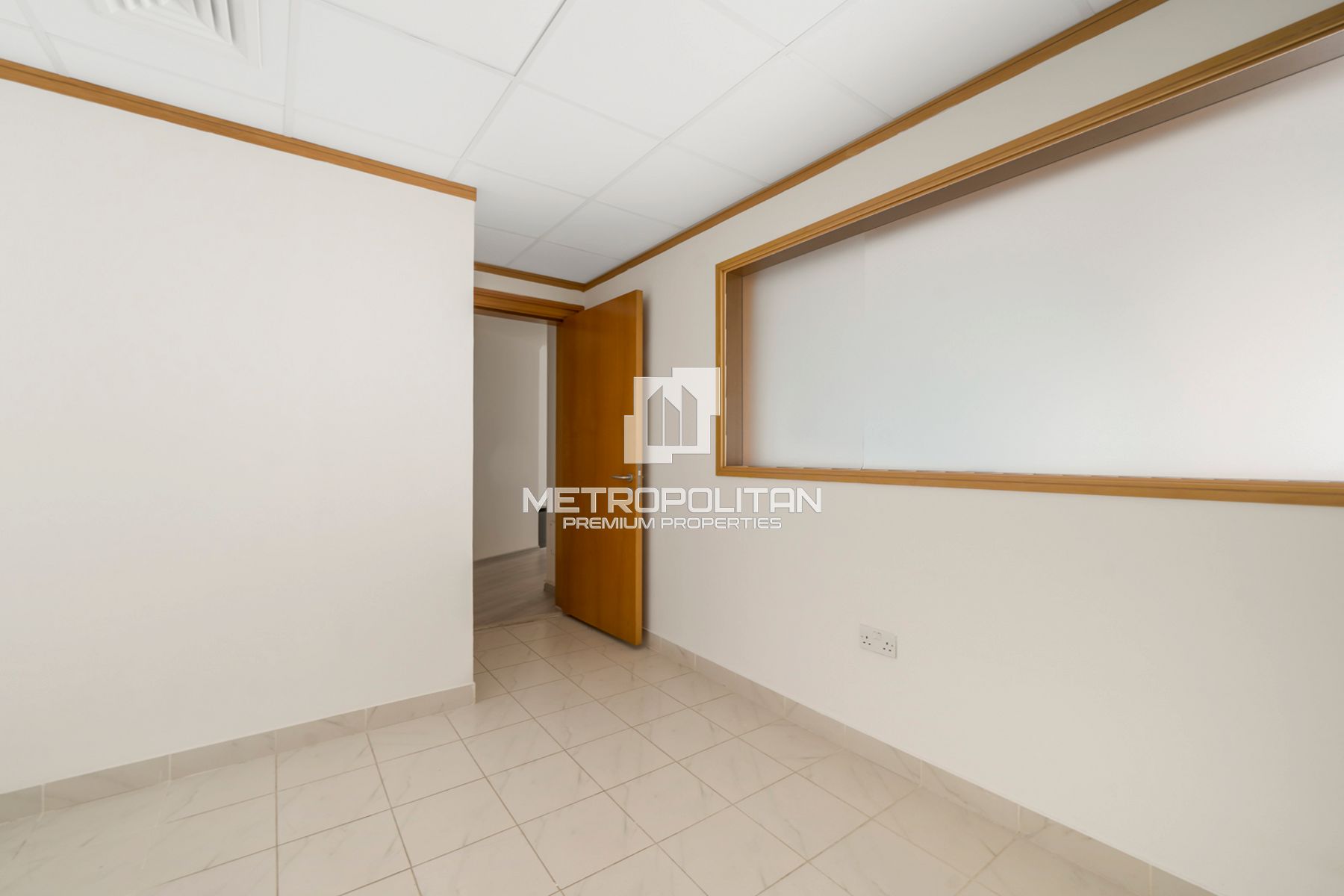 Image - Fairmont Hotel, Sheikh Zayed Road, Dubai | Project - Office
