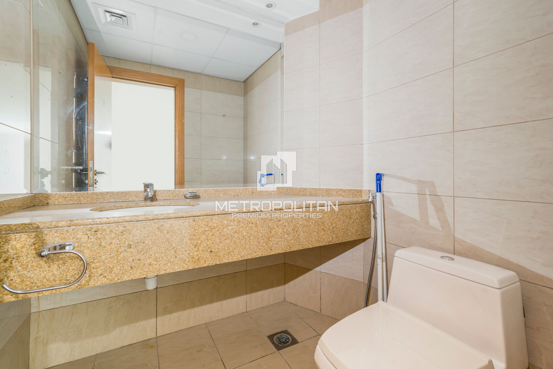 Image - Fairmont Hotel, Sheikh Zayed Road, Dubai | Project - Office