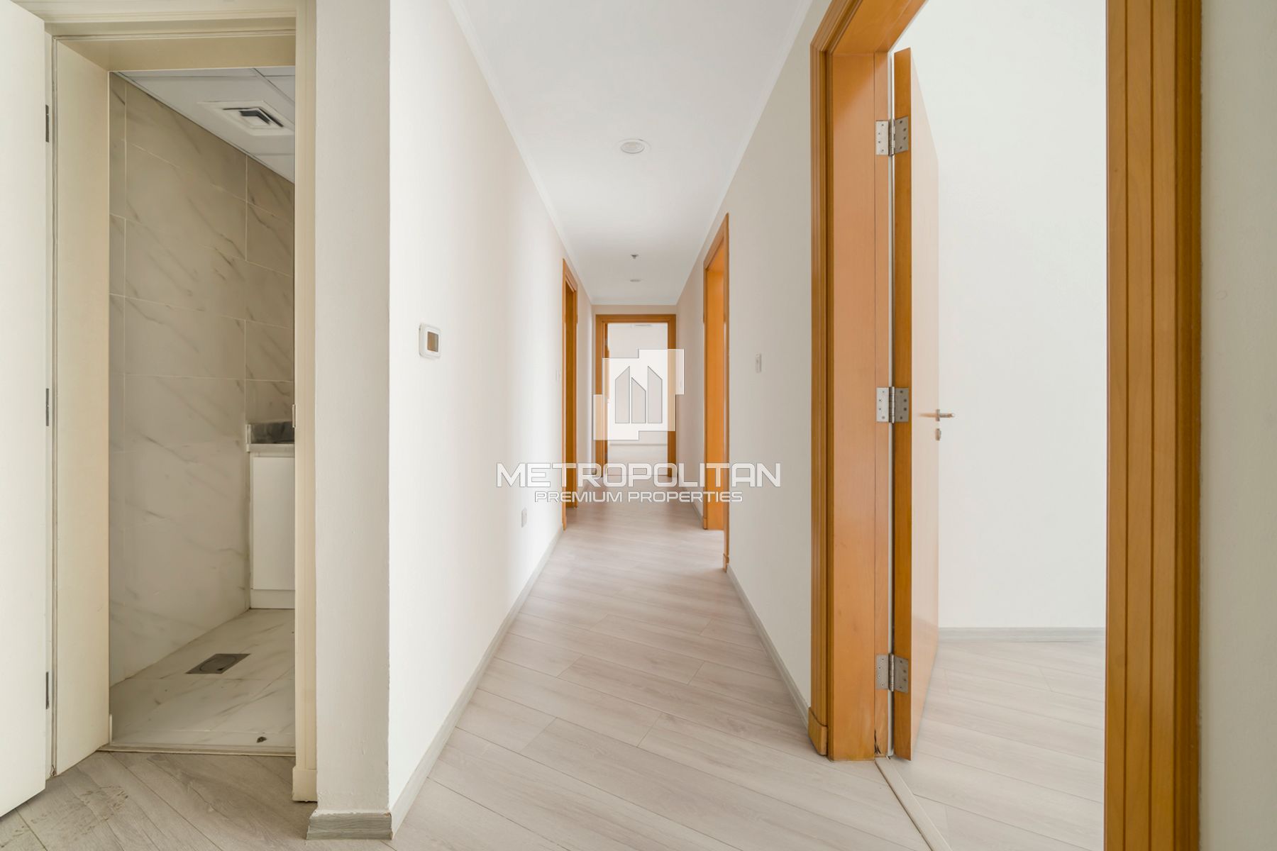 Image - Fairmont Hotel, Sheikh Zayed Road, Dubai | Project - Office