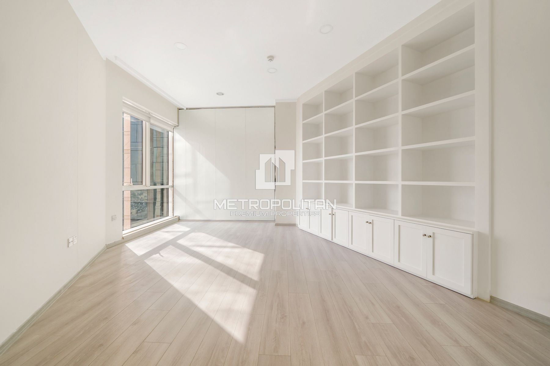 Image - Fairmont Hotel, Sheikh Zayed Road, Dubai | Project - Office
