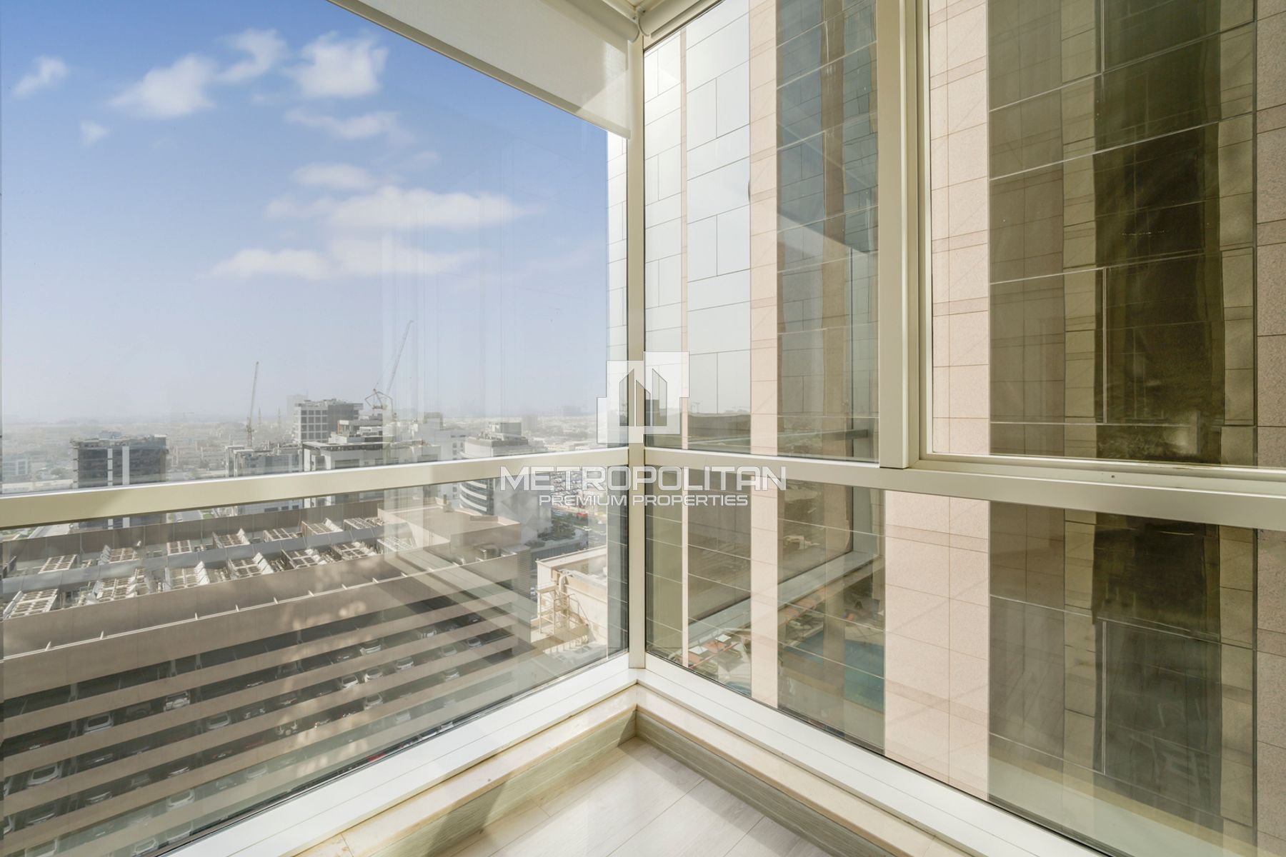 Image - Fairmont Hotel, Sheikh Zayed Road, Dubai | Project - Office