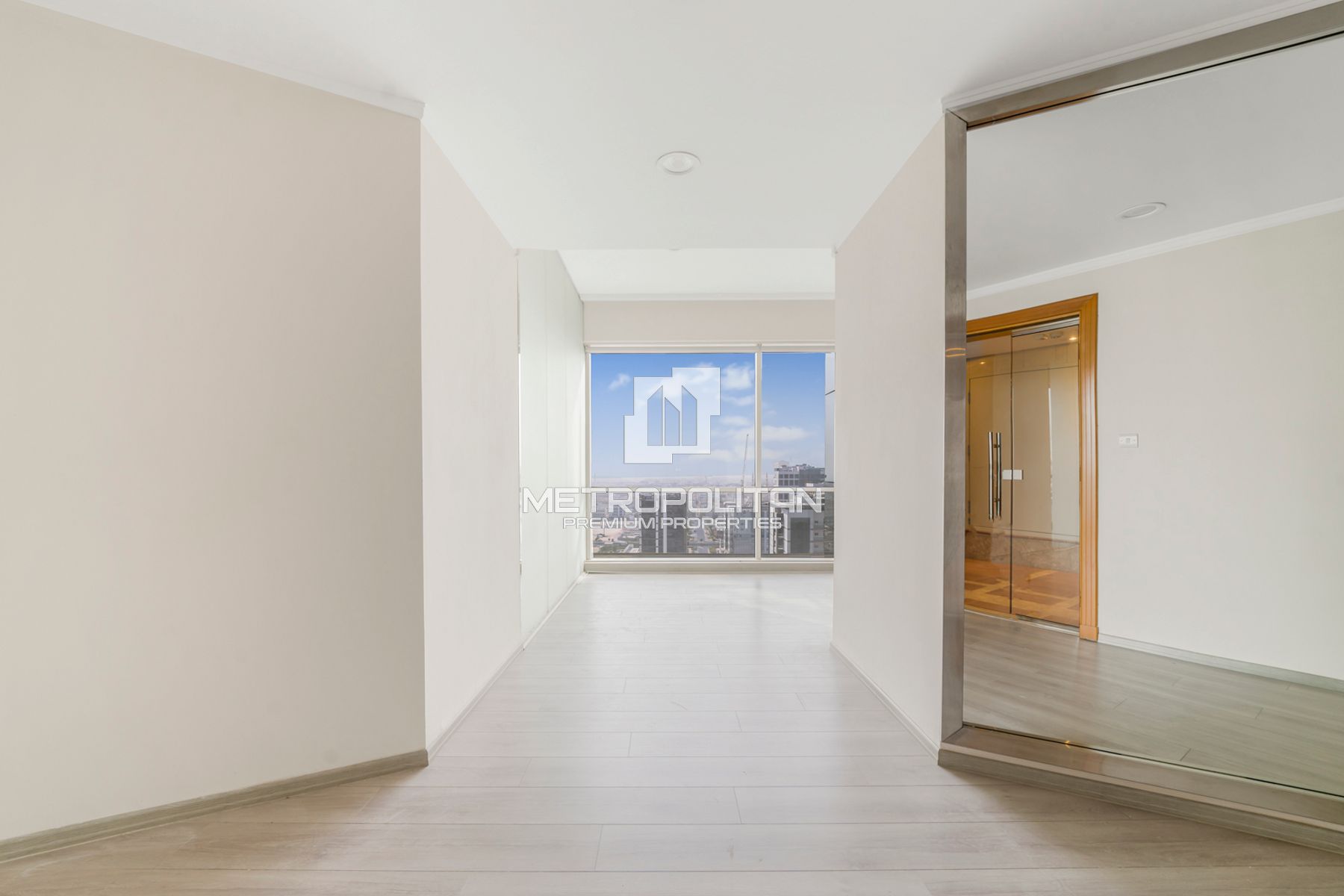 Image - Fairmont Hotel, Sheikh Zayed Road, Dubai | Project - Office