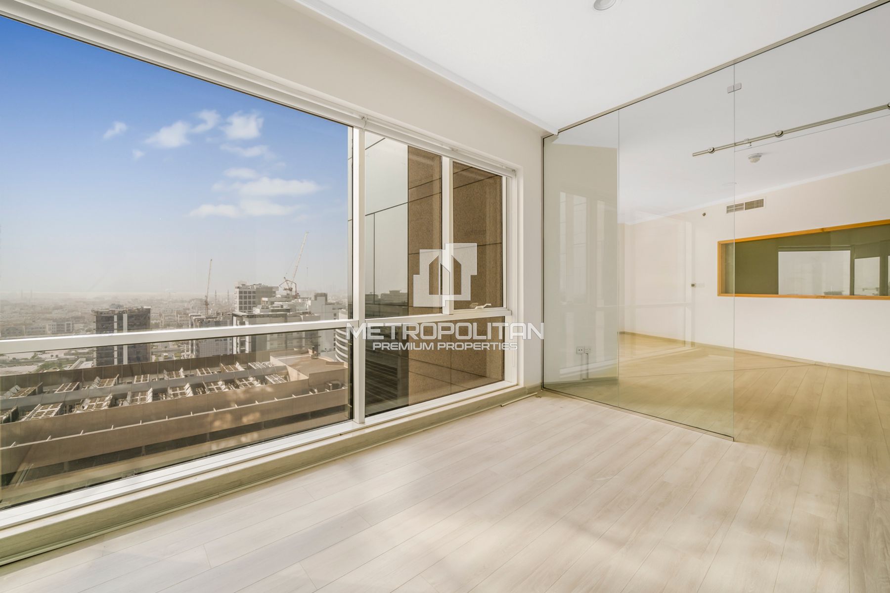 Image - Fairmont Hotel, Sheikh Zayed Road, Dubai | Project - Office