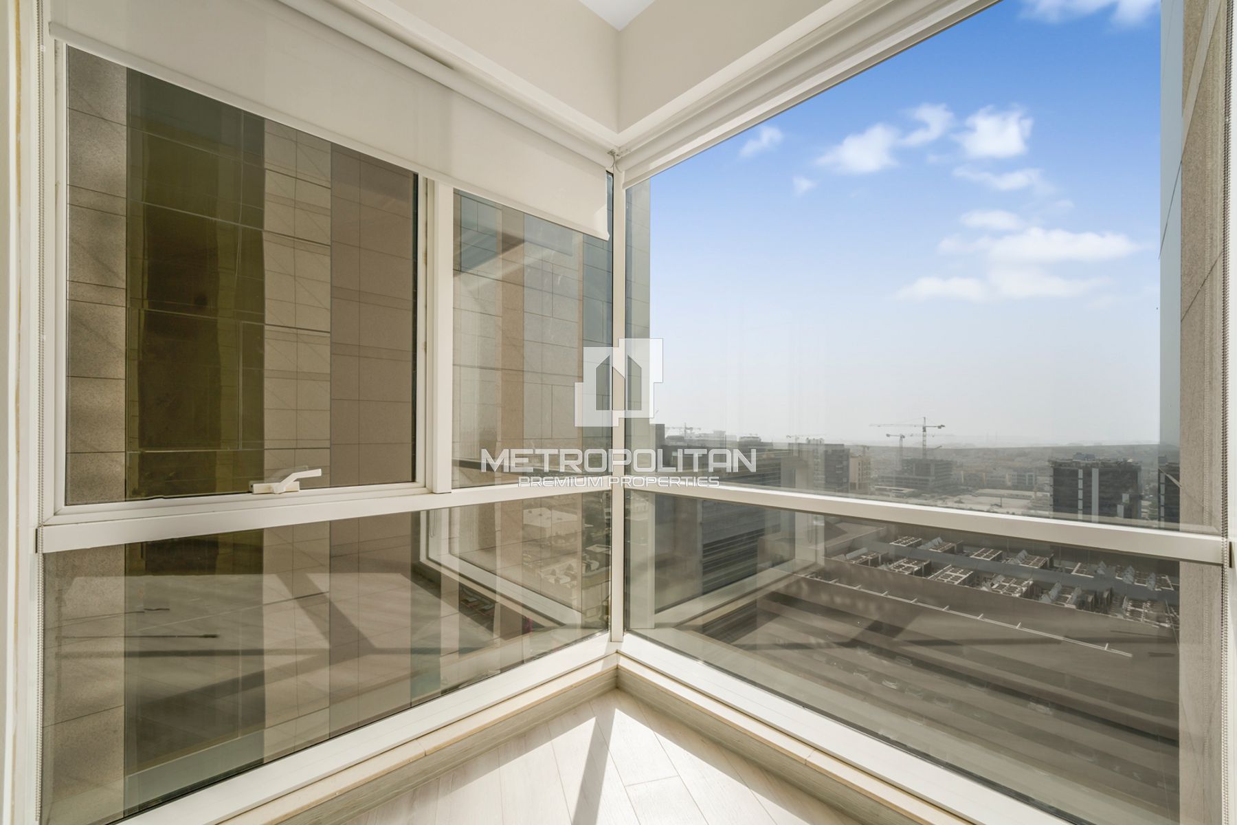 Image - Fairmont Hotel, Sheikh Zayed Road, Dubai | Project - Office