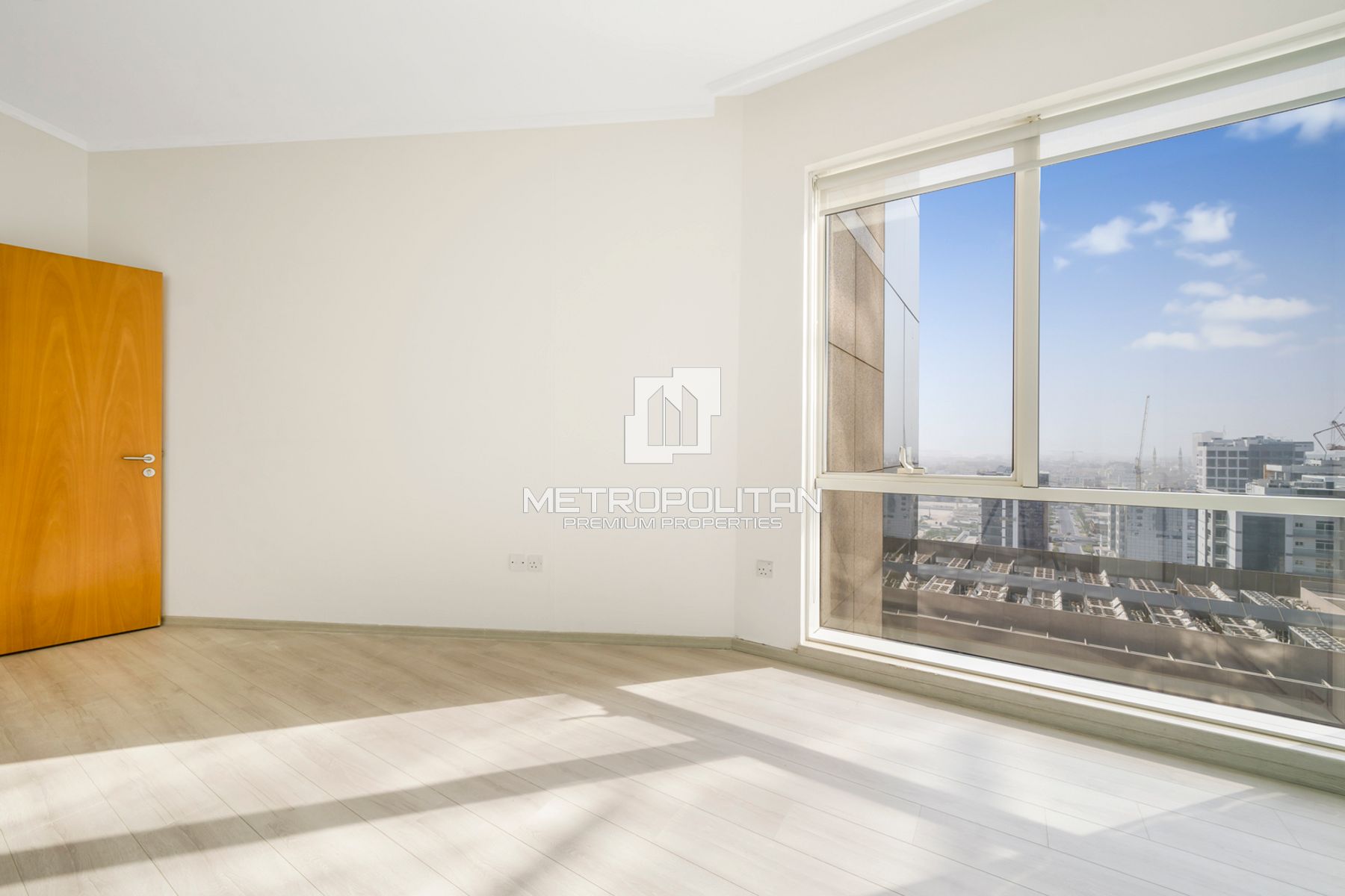 Image - Fairmont Hotel, Sheikh Zayed Road, Dubai | Project - Office