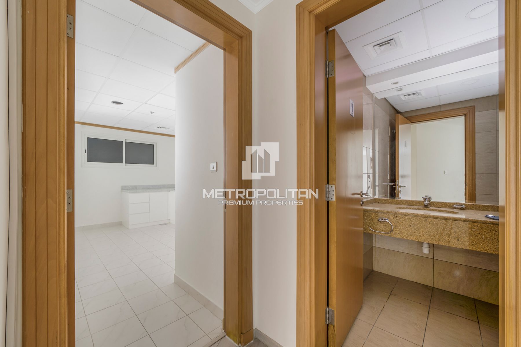 Image - Fairmont Hotel, Sheikh Zayed Road, Dubai | Project - Office