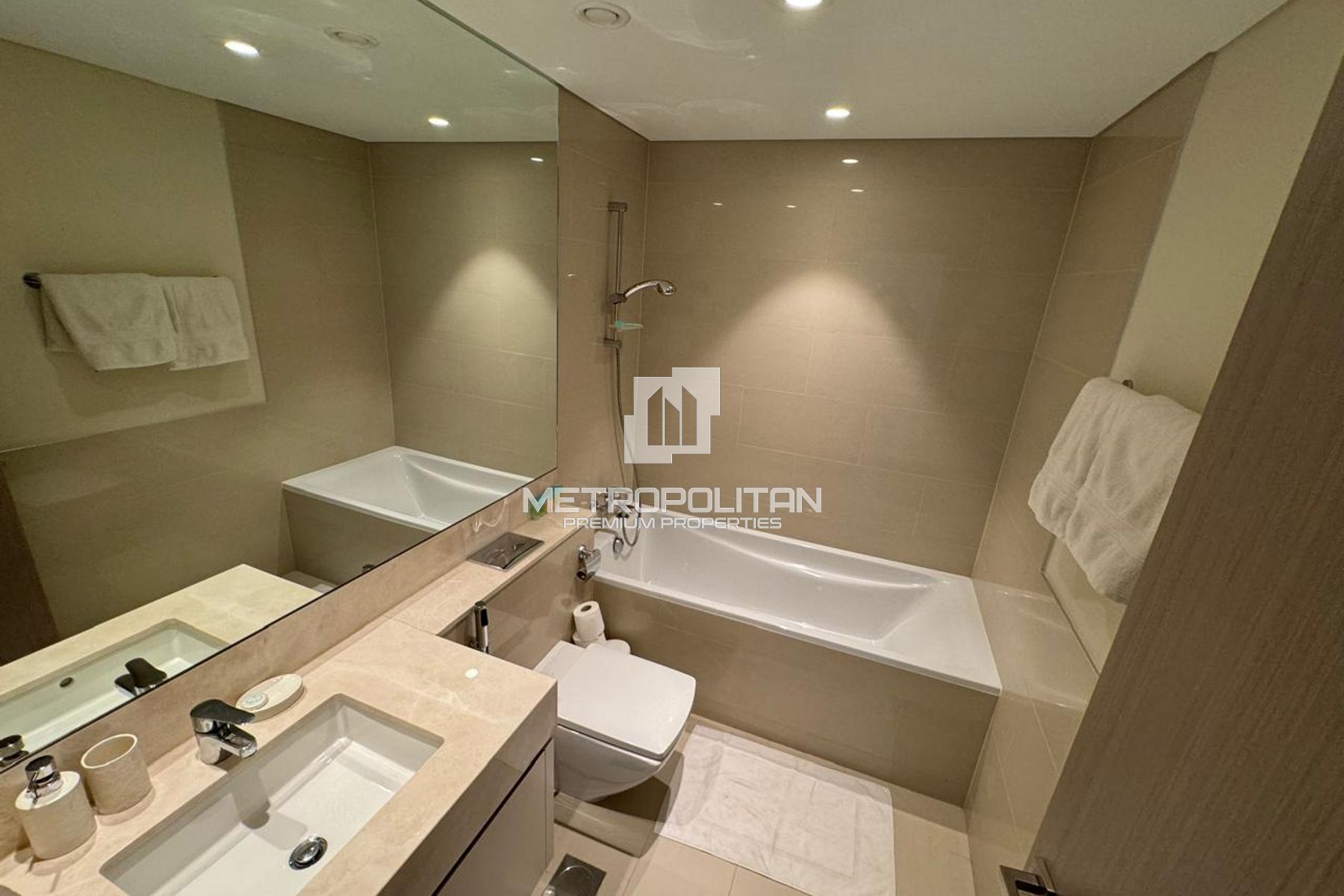 Fully Furnished 1BR High Floor BLVD View photo-7