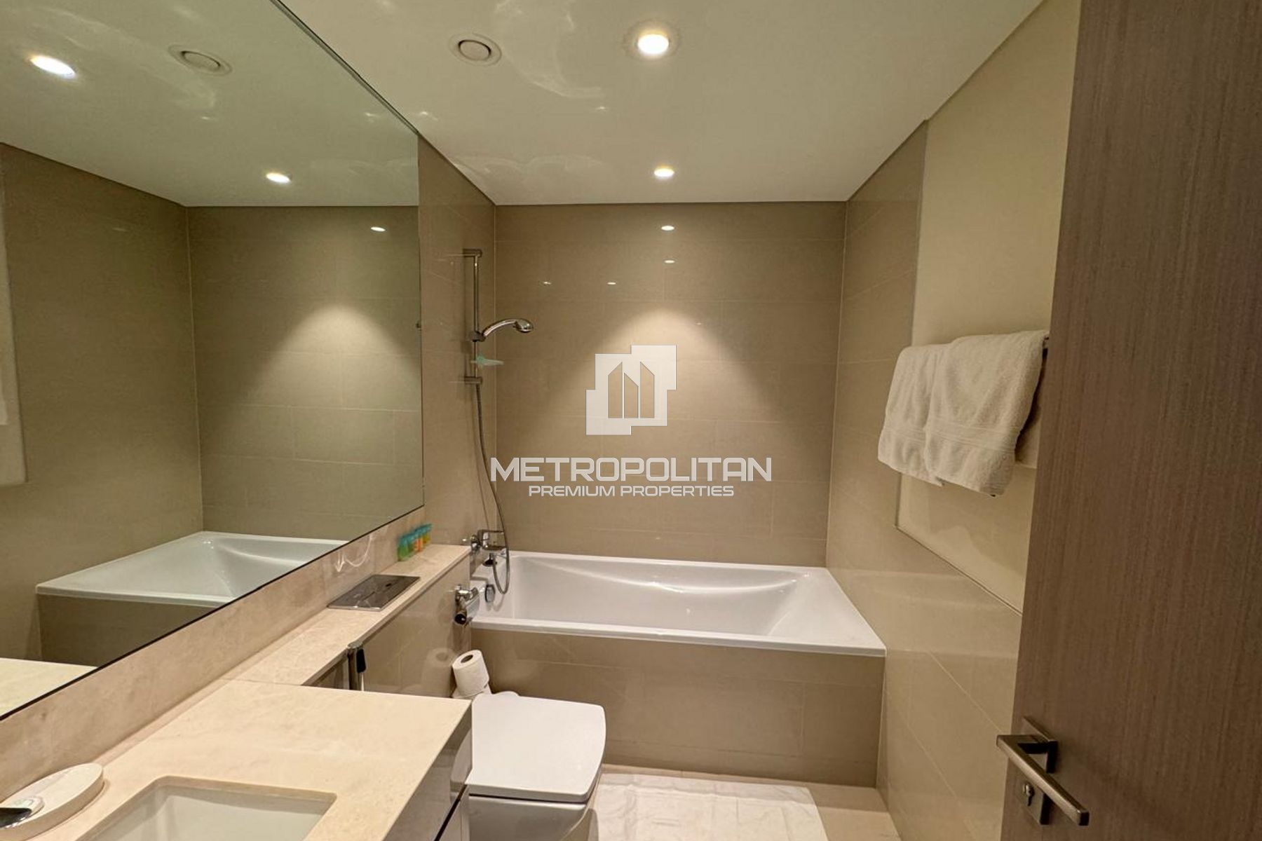 Fully Furnished 1BR High Floor BLVD View photo-8