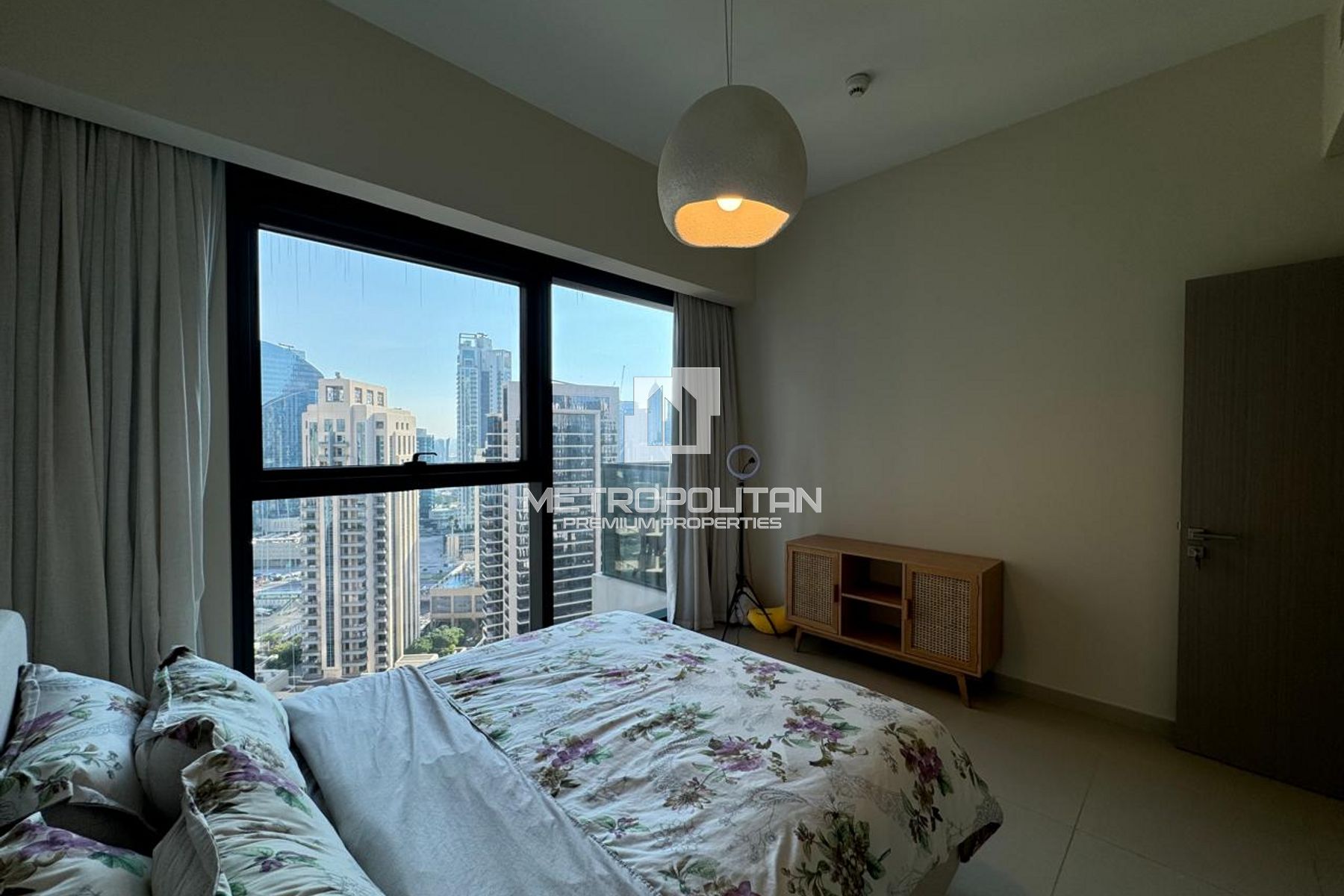 Fully Furnished 1BR High Floor BLVD View photo-10