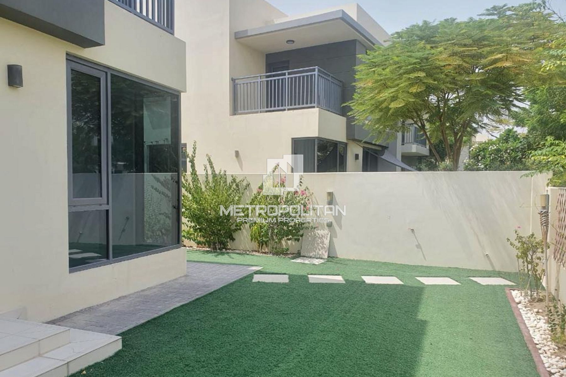 Large 4 Bedroom | 2mins walk to Park | Spacious