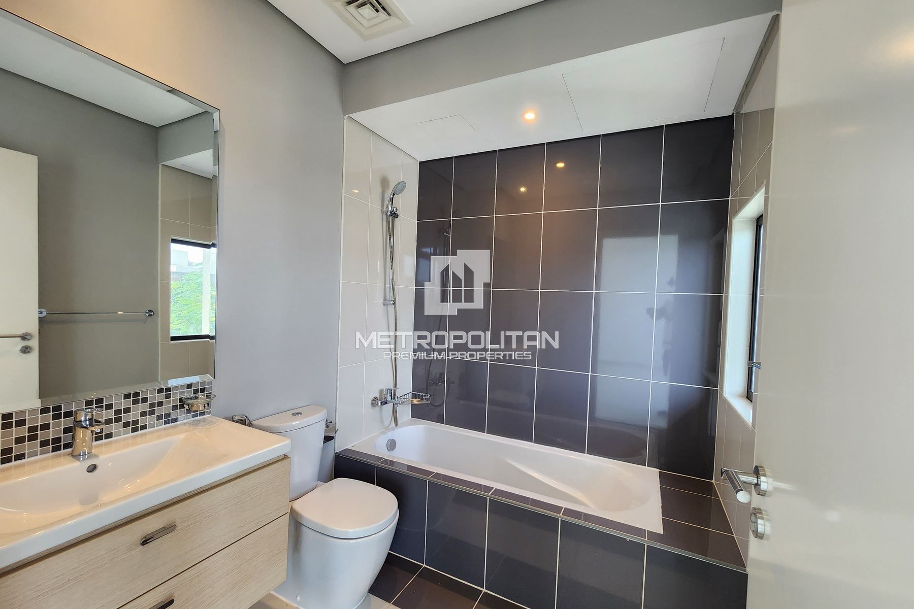 3-комнатная вилла в аренду в DAMAC Hills – MPR-8235 photo-20