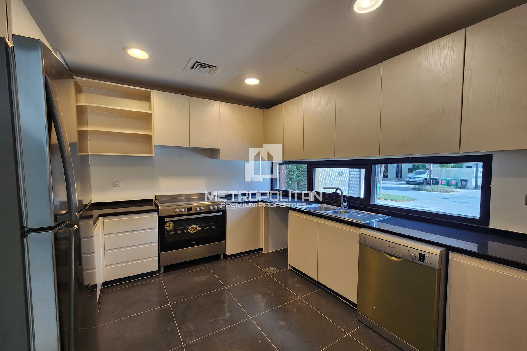 3-комнатная вилла в аренду в DAMAC Hills – MPR-8235 photo-2