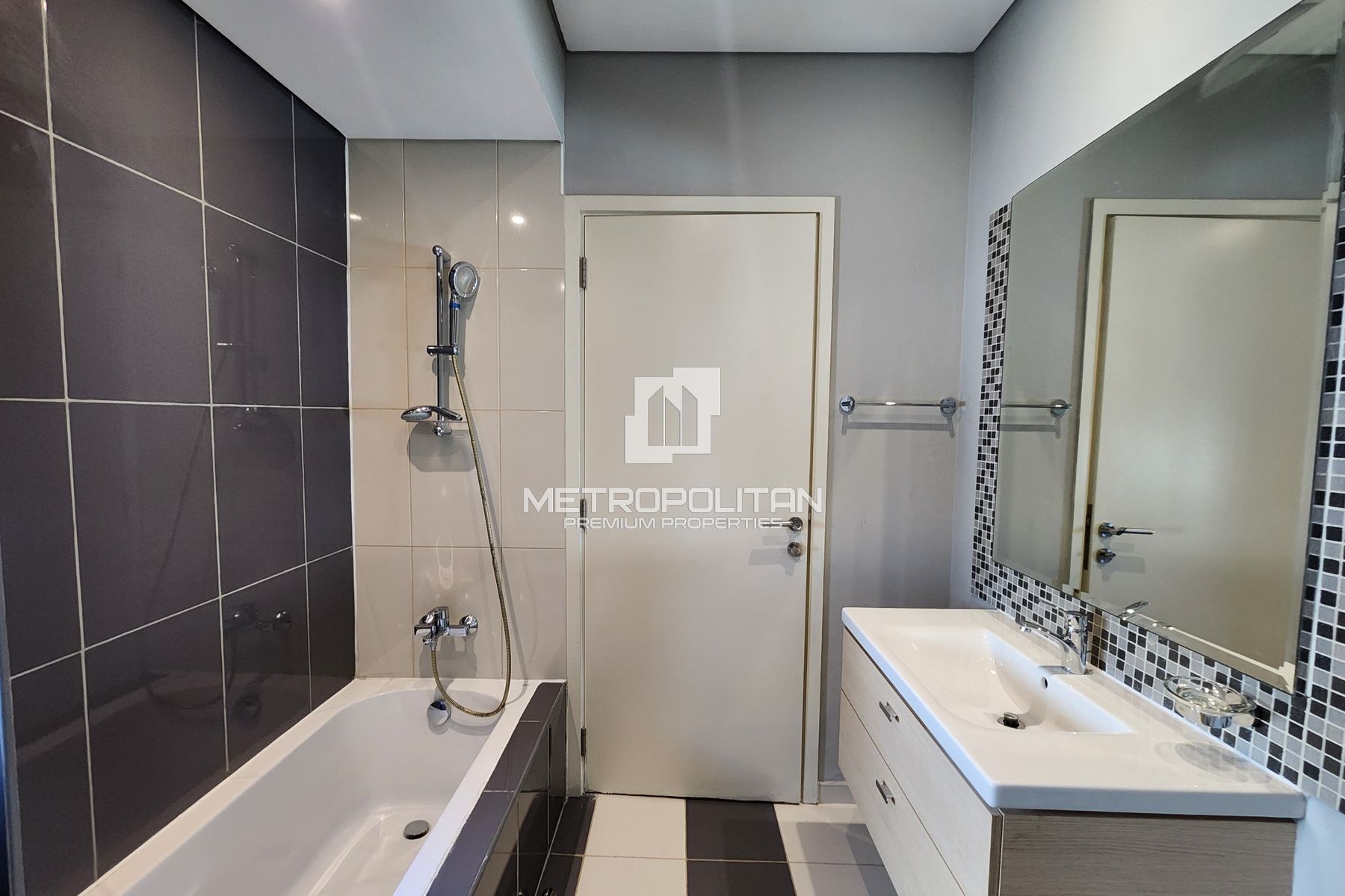 3-комнатная вилла в аренду в DAMAC Hills – MPR-8236 photo-17