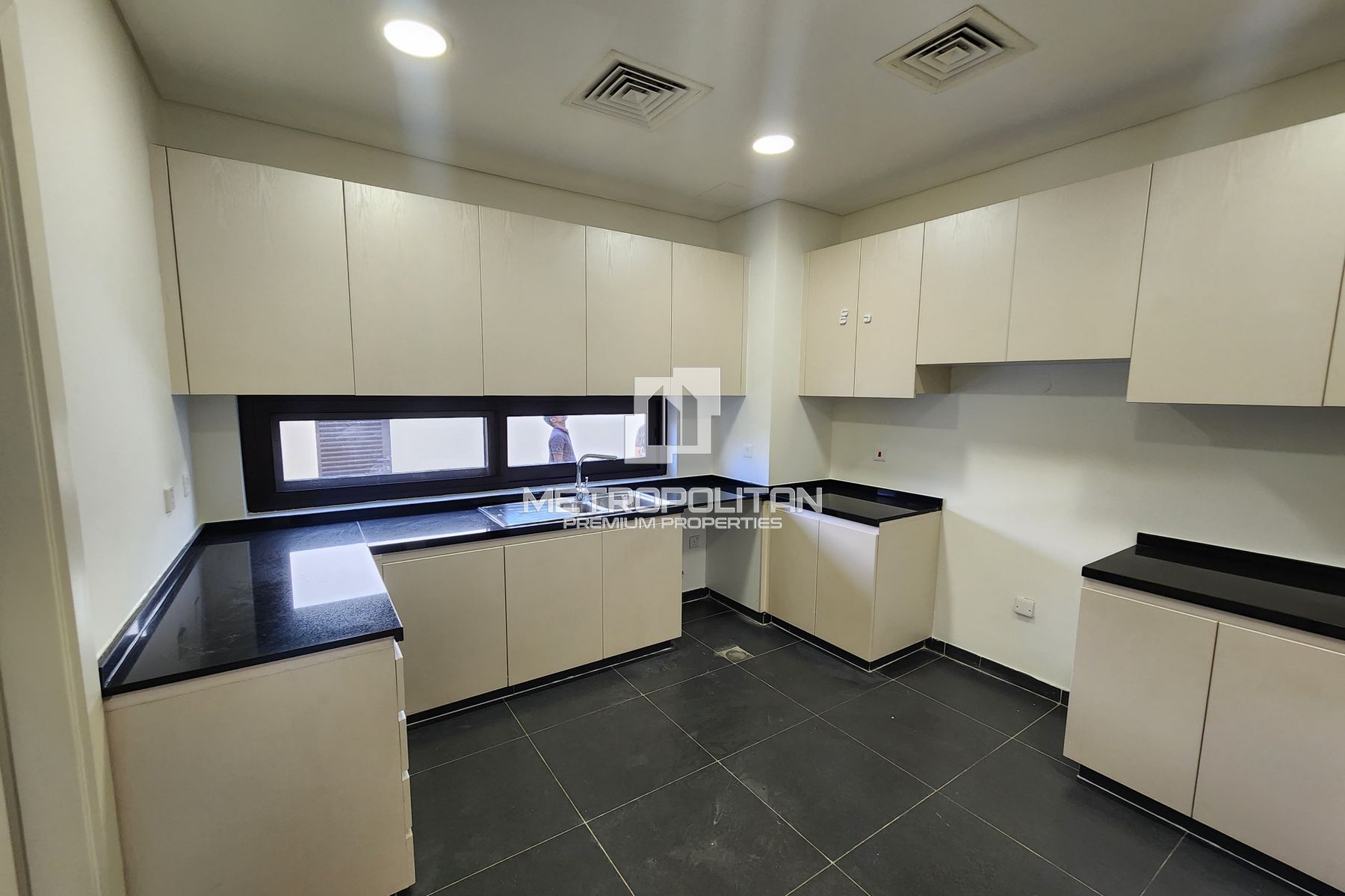 3-комнатная вилла в аренду в DAMAC Hills – MPR-8236 photo-25