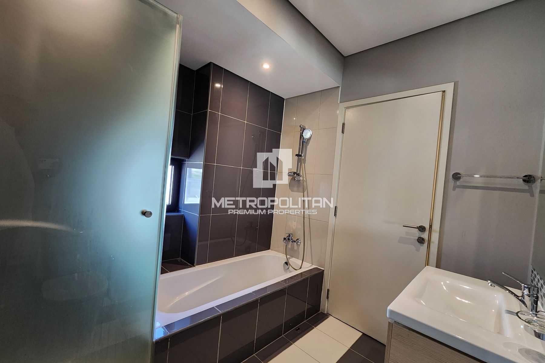 3-комнатная вилла в аренду в DAMAC Hills – MPR-8236 photo-7