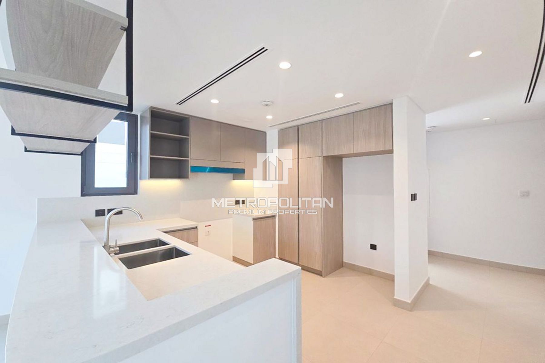 3-комнатная вилла в аренду в Tilal Al Ghaf – MPR-8240 photo-0