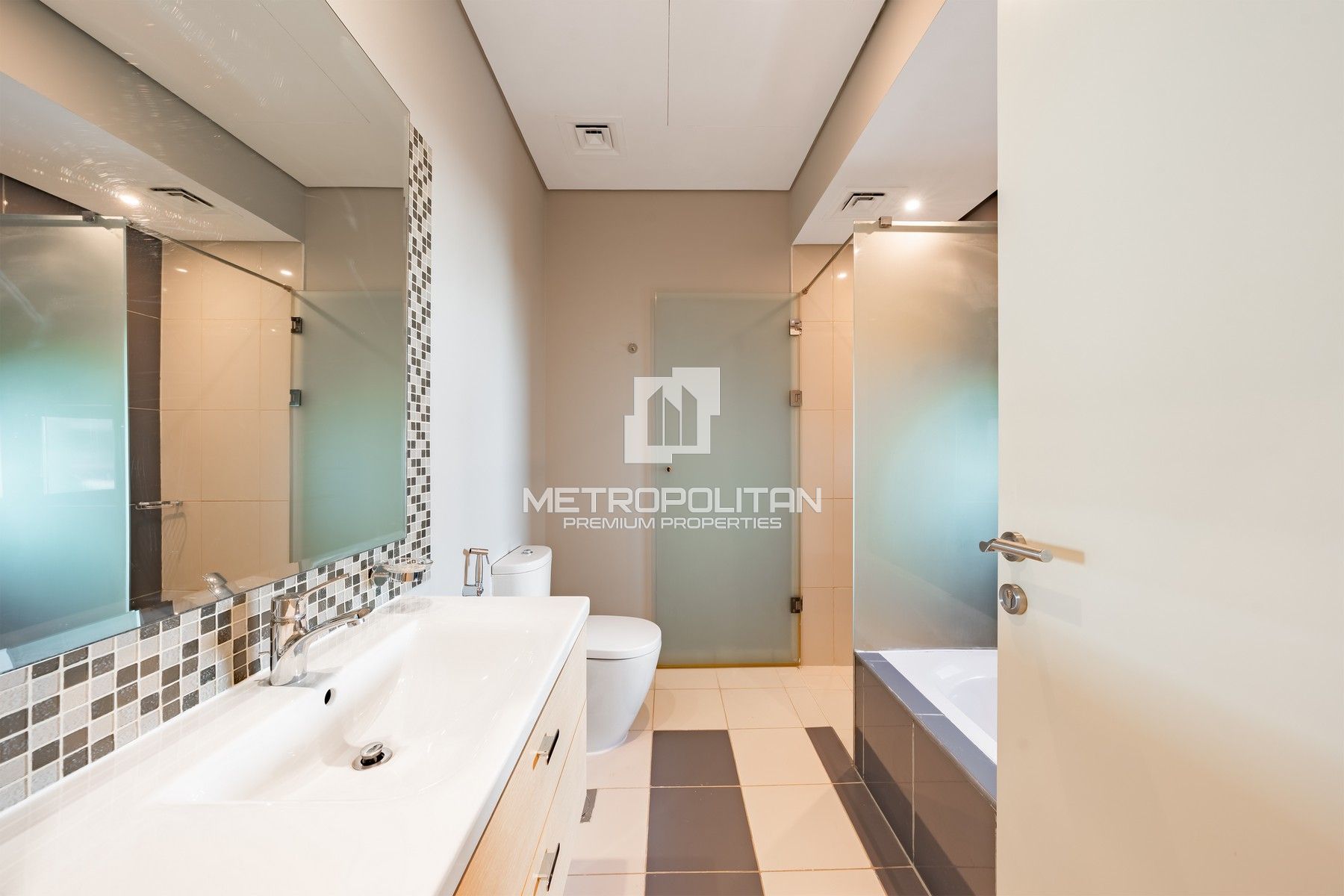 3-комнатная вилла в аренду в DAMAC Hills – MPR-8343 photo-18