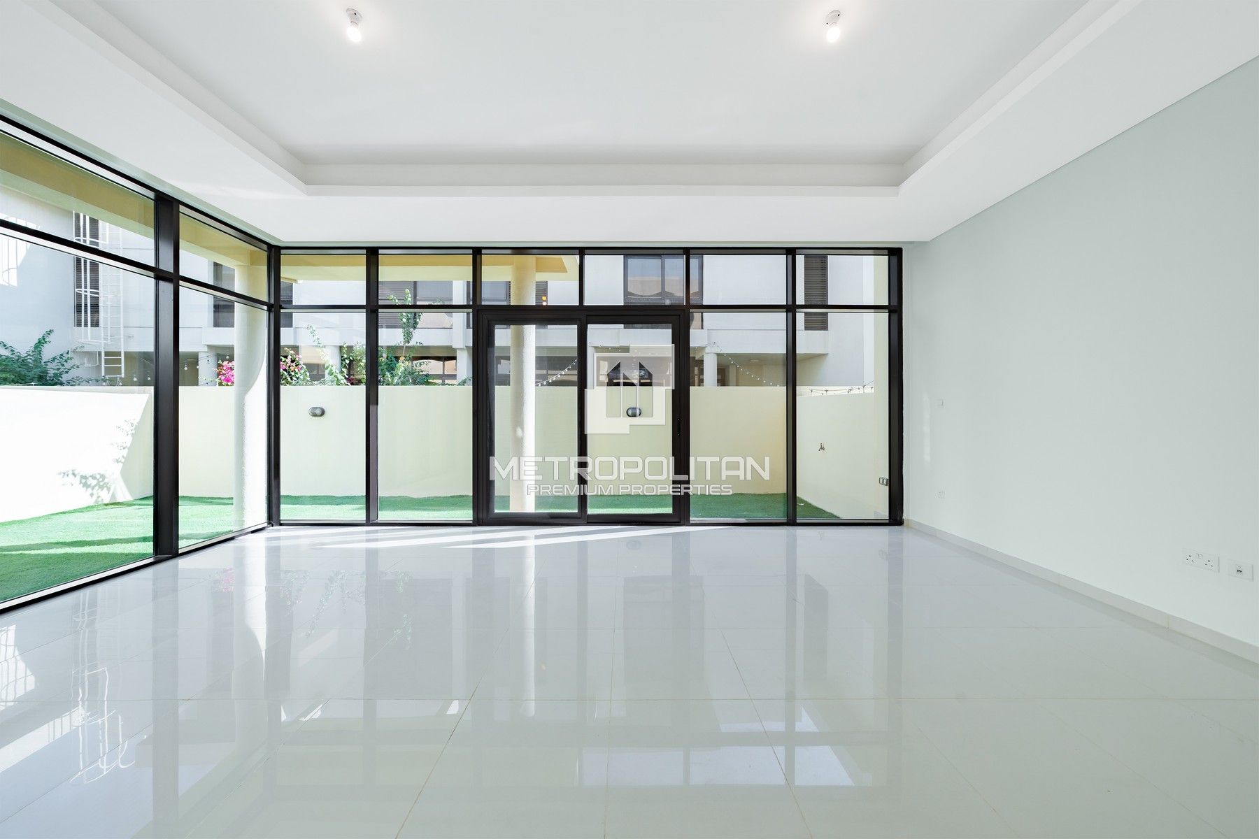 3-комнатная вилла в аренду в DAMAC Hills – MPR-8343 photo-1