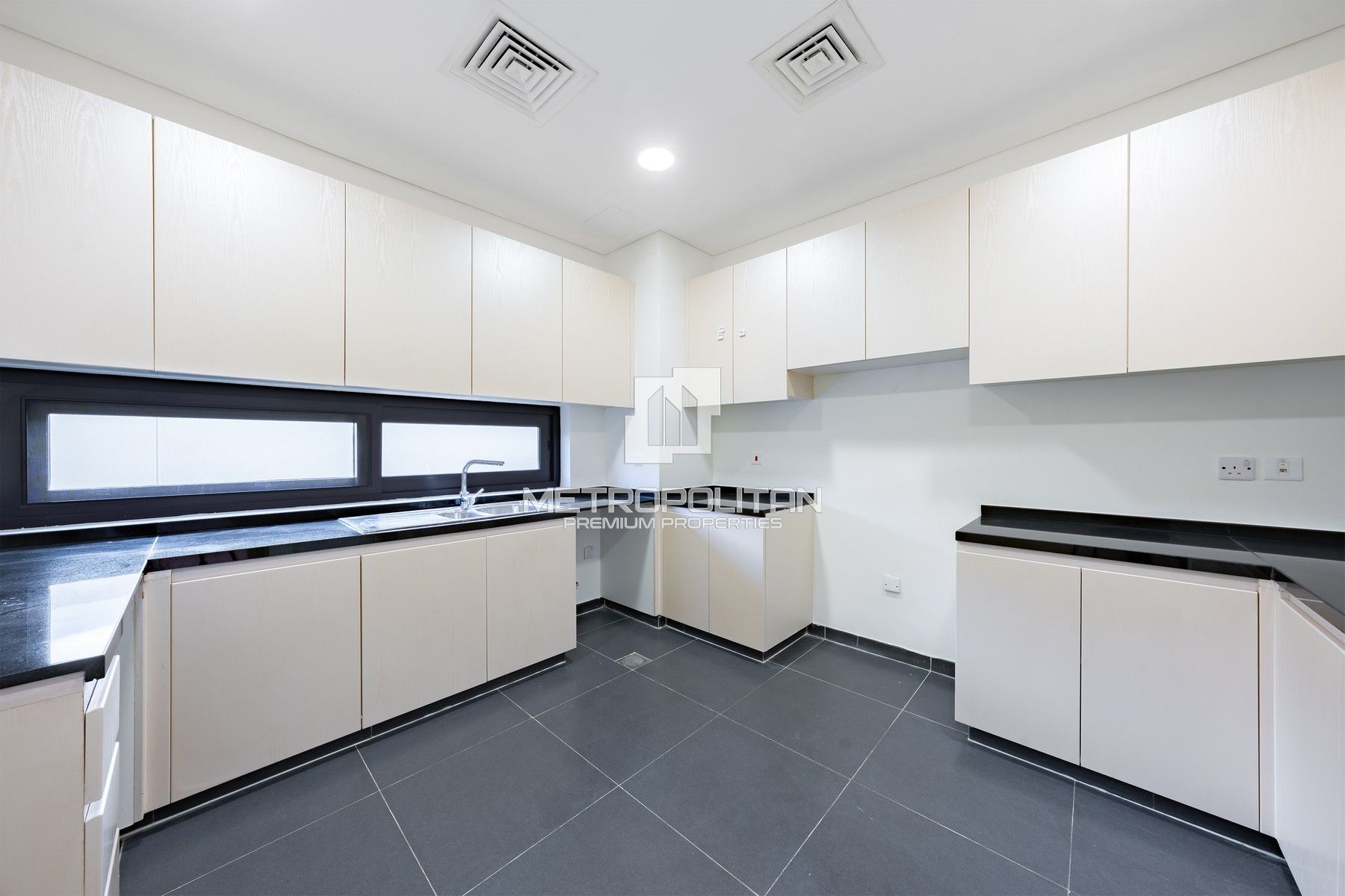 3-комнатная вилла в аренду в DAMAC Hills – MPR-8343 photo-5