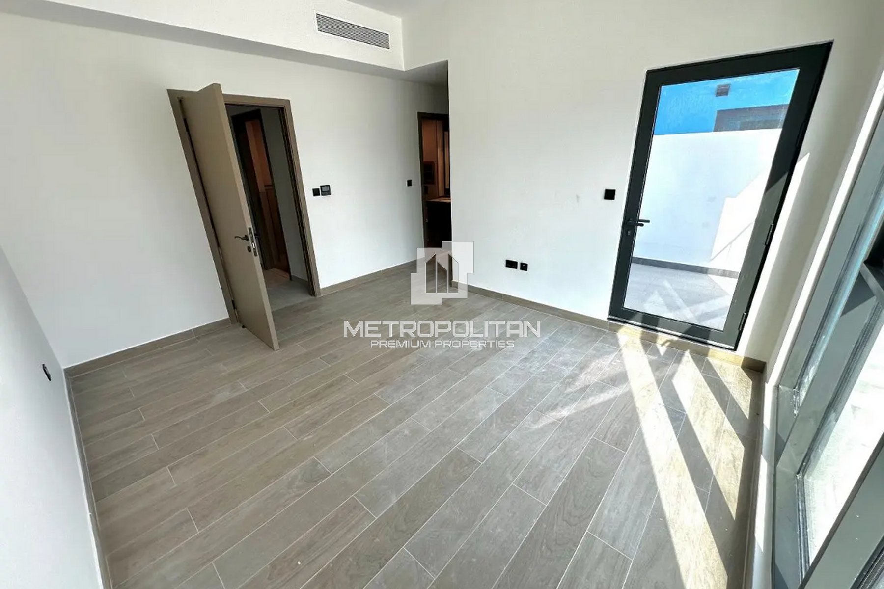 4-комнатная вилла в аренду в Damac Lagoons – MPR-8393 photo-8