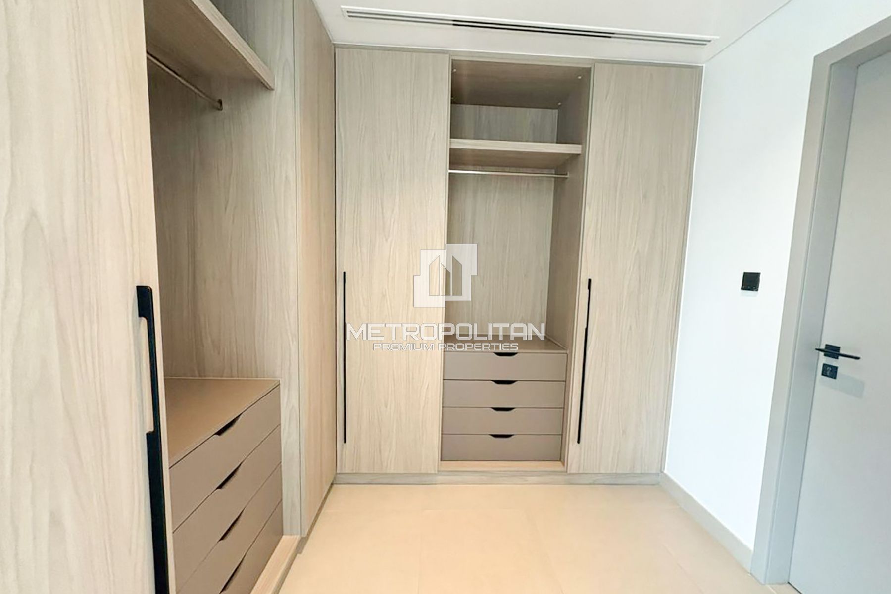 4-комнатная вилла для аренды в Tilal Al Ghaf – MPR-8404 photo-12