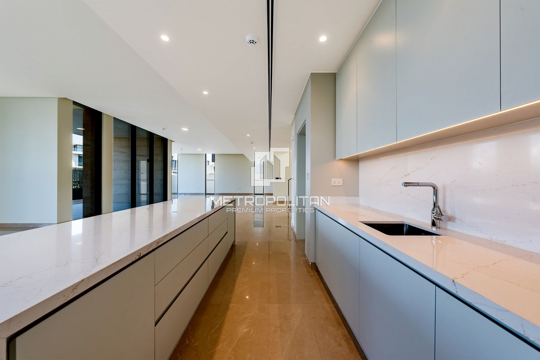 Luxurious | Prime First Row | Open Lake View