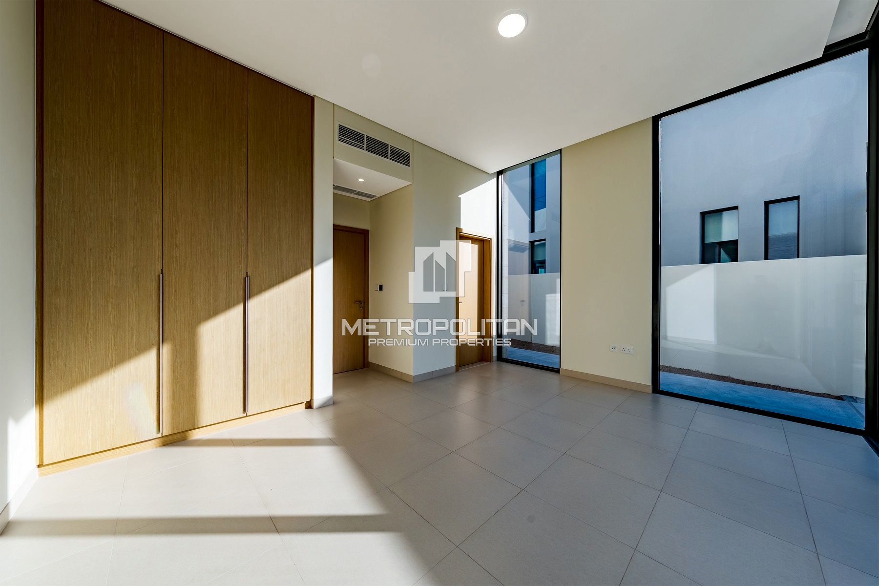 Luxurious | Prime First Row | Open Lake View