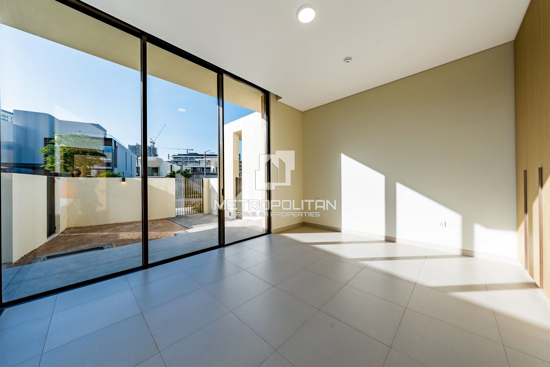 Luxurious | Prime First Row | Open Lake View