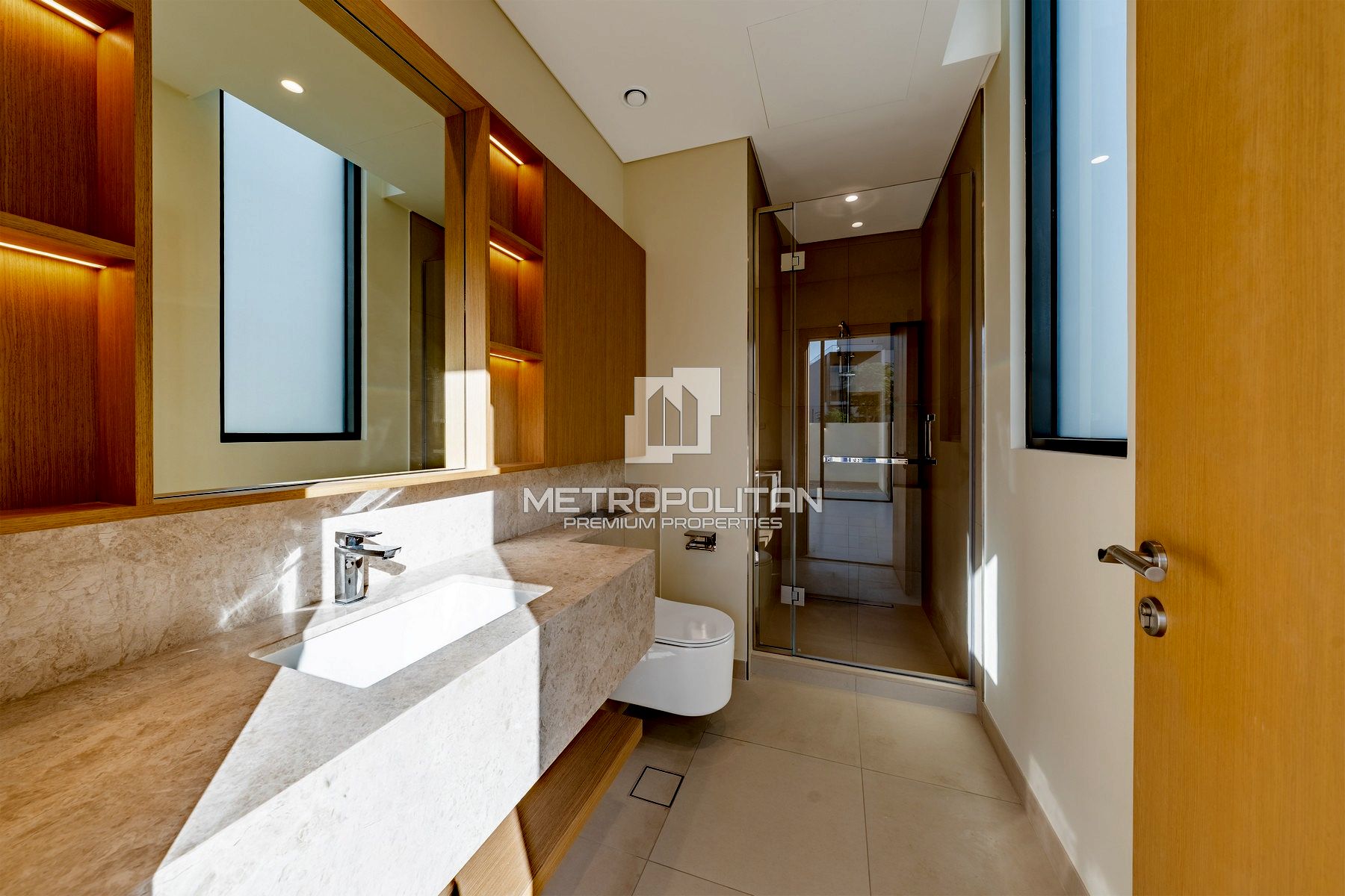Luxurious | Prime First Row | Open Lake View