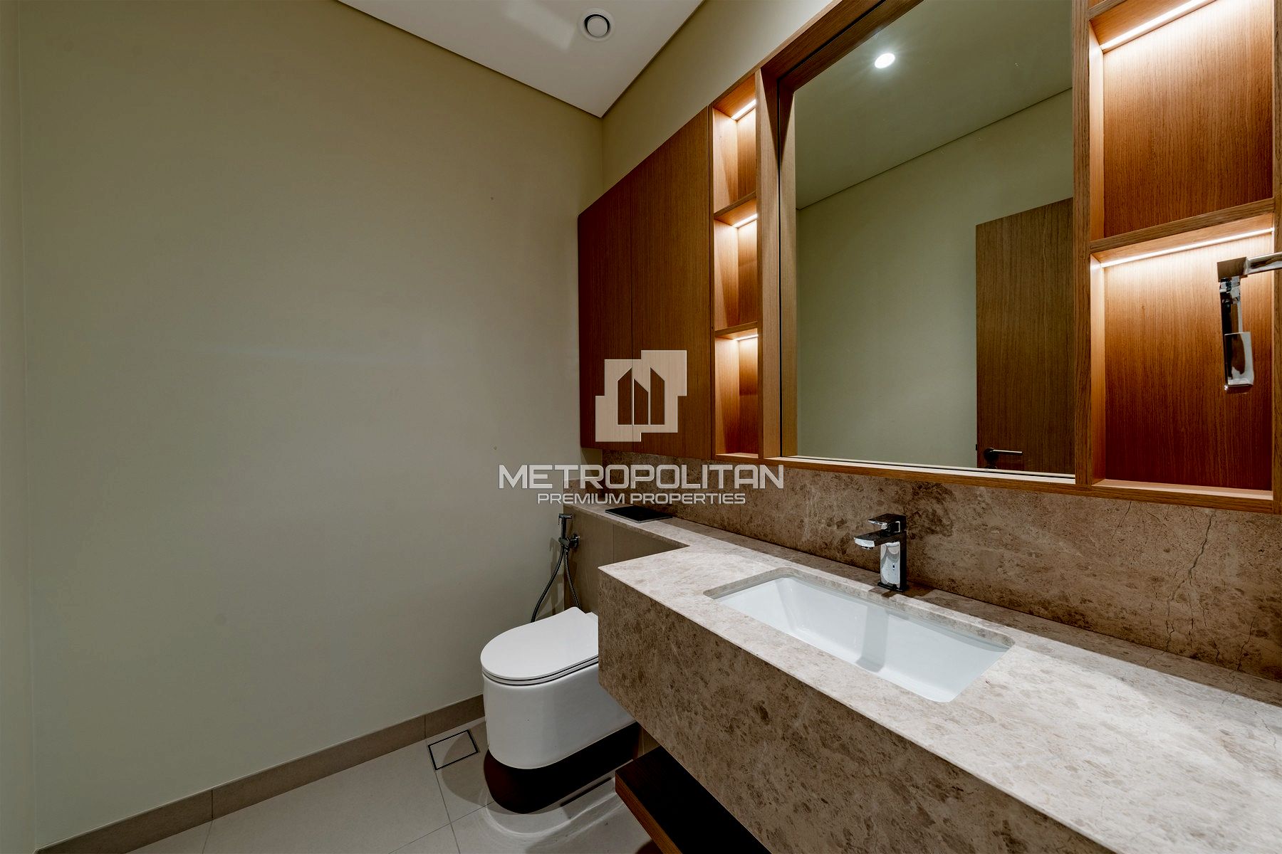 Luxurious | Prime First Row | Open Lake View